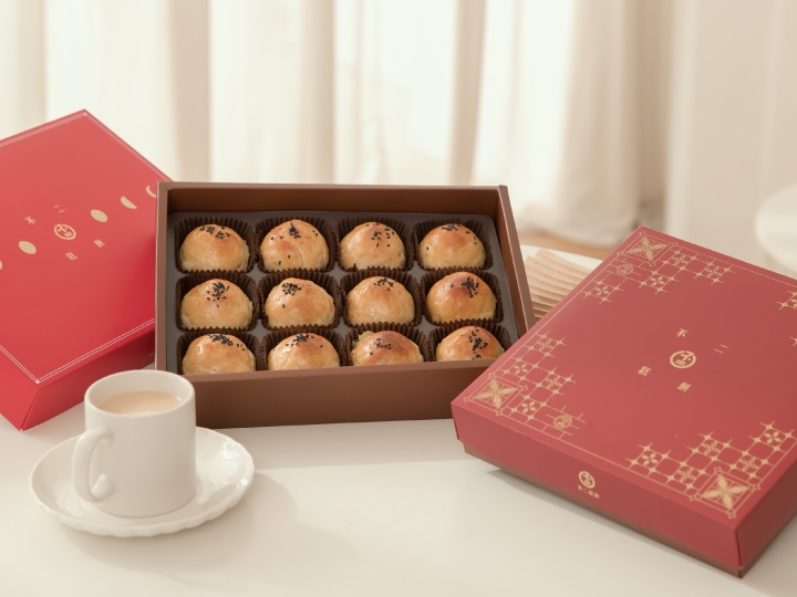 台中名店「不二糕餅」的蛋黃酥昨日遭控「包蟑螂」，不過女網友無法提供購買單據。（示意圖，翻攝自不二糕餅臉書）