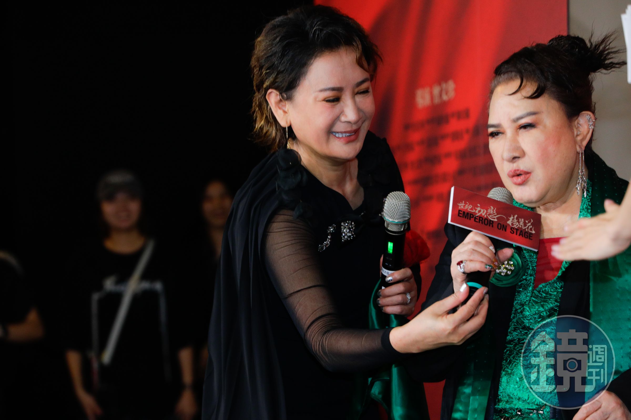 陳亞蘭即便拿過金鐘男主角獎,氣場遠勝同齡女星,但在師父面前就只當個小徒弟,掌控流程、活絡氣氛、照顧師父不在話下。