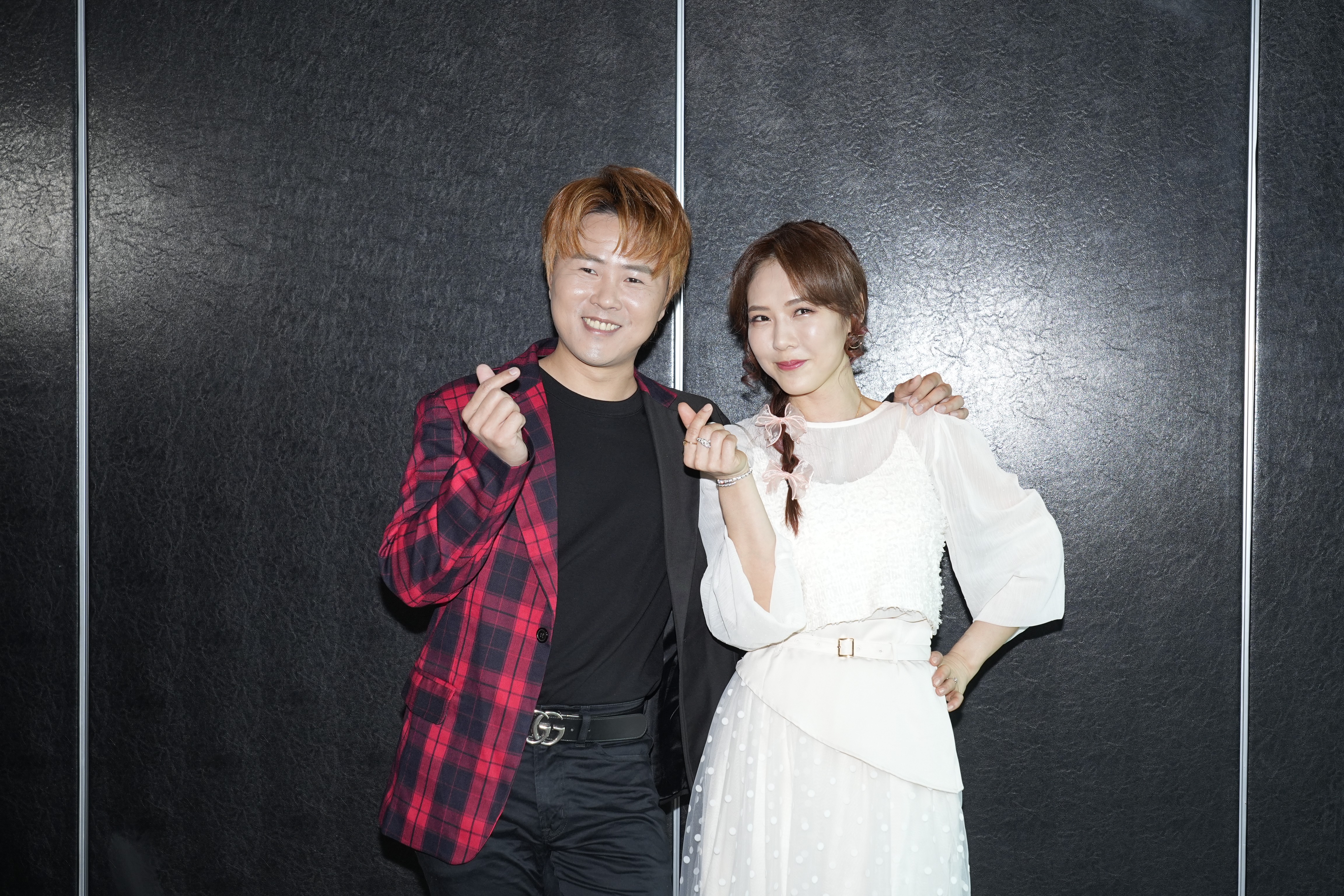  吳申梅與陳孟賢合唱新歌〈愛的感覺〉。