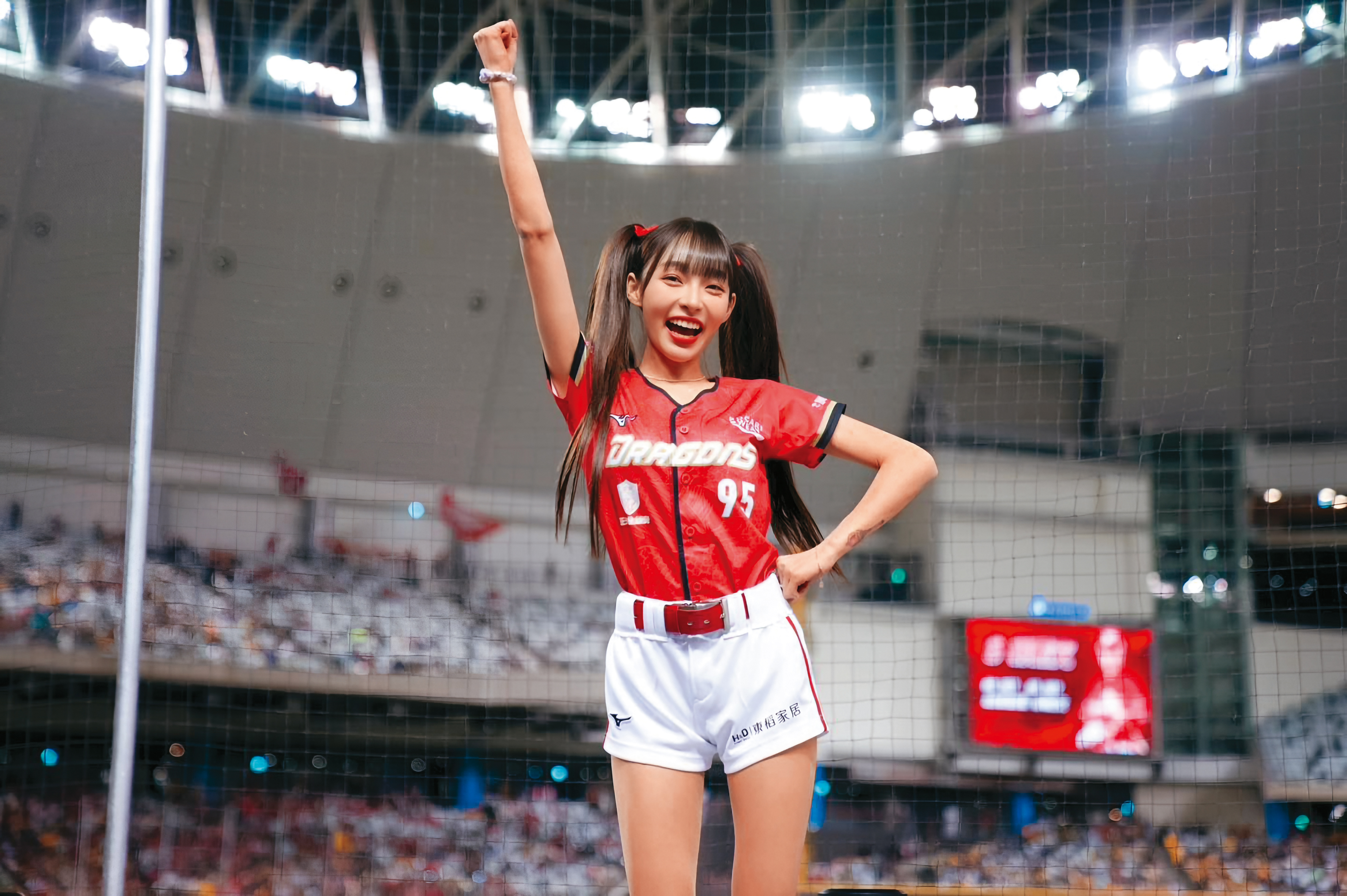 林襄人紅是非多，之前因為發出和粉絲互動的四不政策，引來正反兩面聲浪。（翻攝自小龍女臉書）