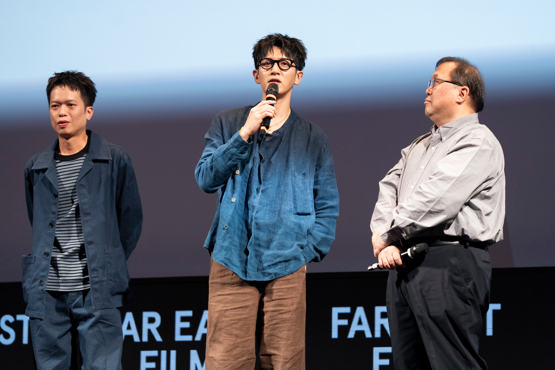 《我未許願先吹蠟燭》男主角柯震東（中）、導演周鉅宏（左）、監製唐在揚（右）出席義大利遠東國際影展。（FEFF28提供／官方攝影Alice_Durigatto）