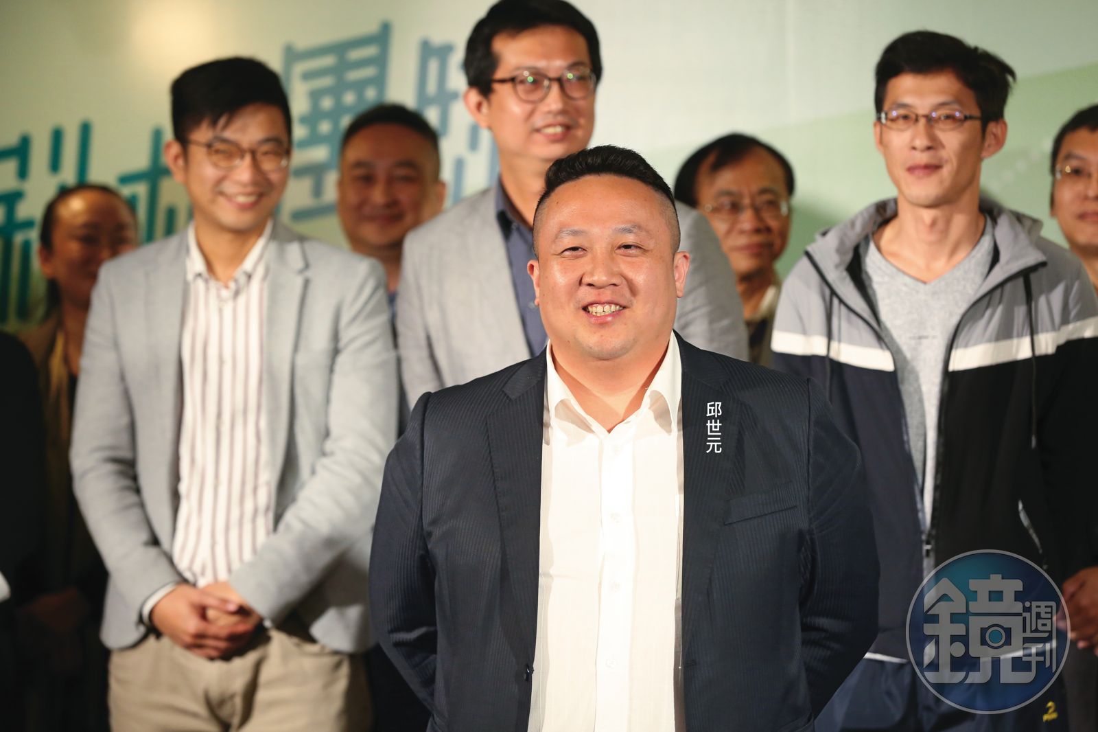 邱世元遭吸收為共諜，他咬出向吳尚雨及何仁傑取得機敏資料，再透過黃取榮洩給中共。