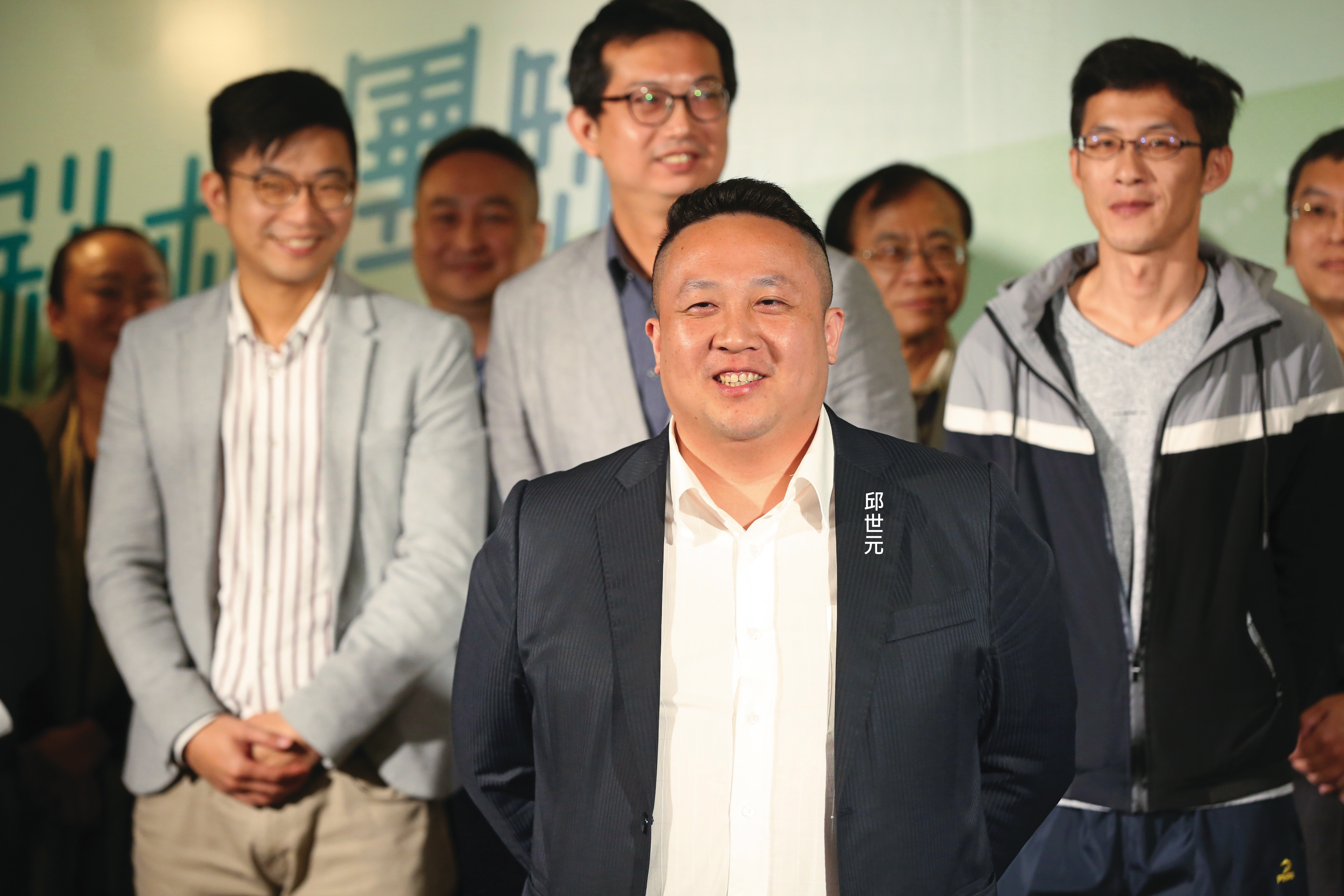 邱世元遭吸收為共諜,他咬出向吳尚雨及何仁傑取得機敏資料,再透過黃取榮洩給中共。
