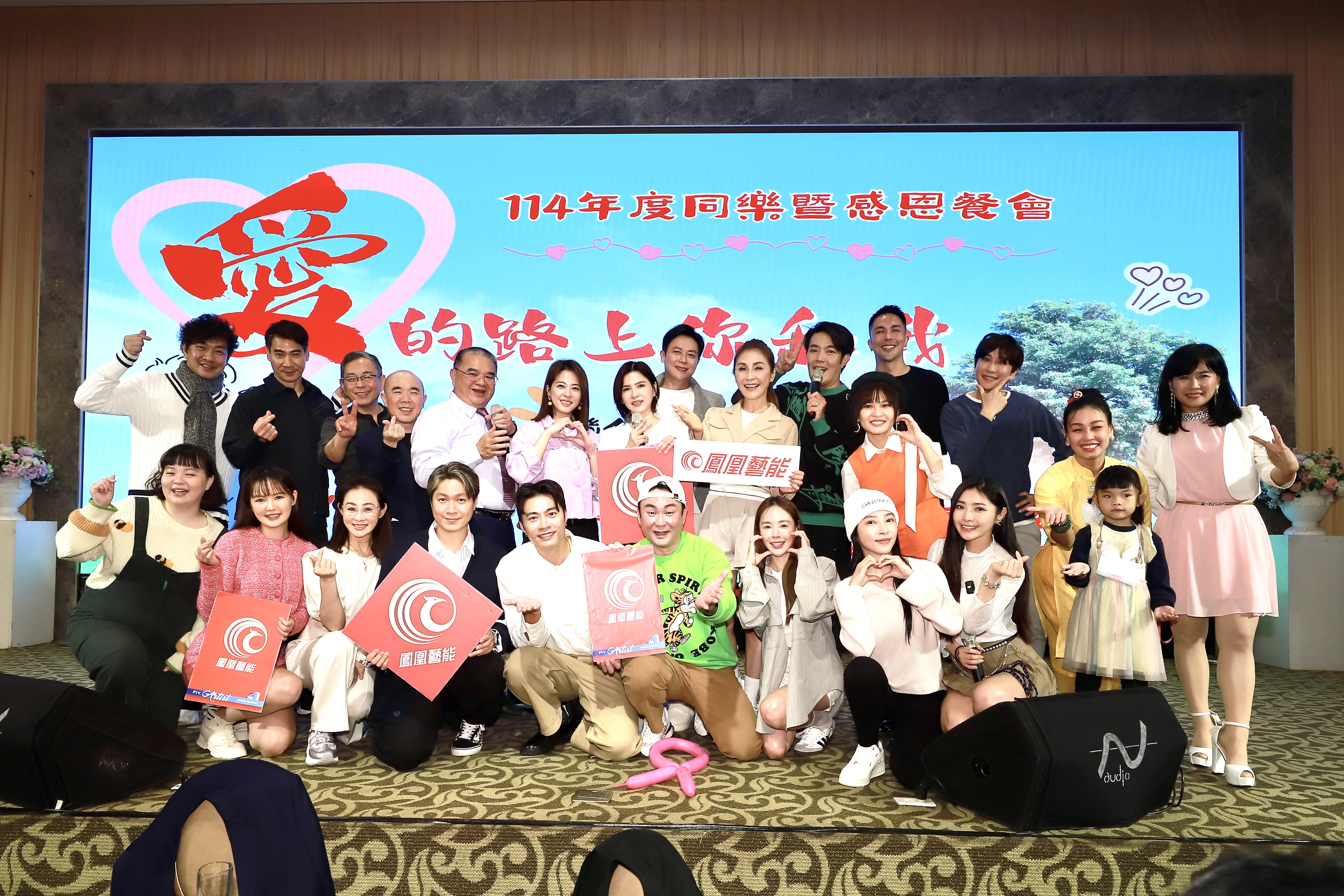 藝人梁佑南、翁家明、兵家綺、蘇晏霈、張家瑋、胡嘉愛、陳又榕、楊淨宇、吳欣樺、宮美樂、阮氏翠恆、李語潼、王燦、江俊翰、洪毛、余政鴻、黃少谷、余思達、胡康星、唐松瑞、粘立人等人受邀到嘉義陪伴孩童同樂。（民視提供）