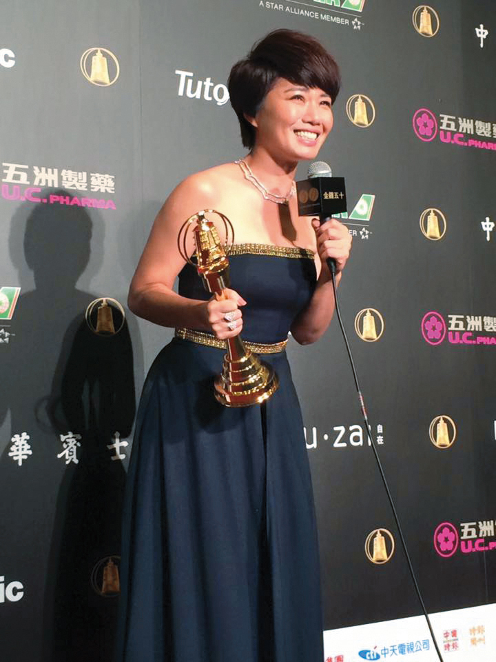 嚴藝文2015年以《天使的收音機》獲金鐘獎,但也因此迷惘,成為她創作《影后》的概念。(嚴藝文提供)