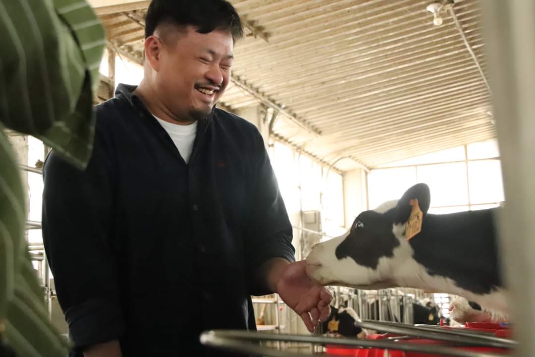 消基會調查權台共80家業者未標示乳品種類，立委洪申翰要求主管機關加強標示規範。（翻攝洪申翰臉書）