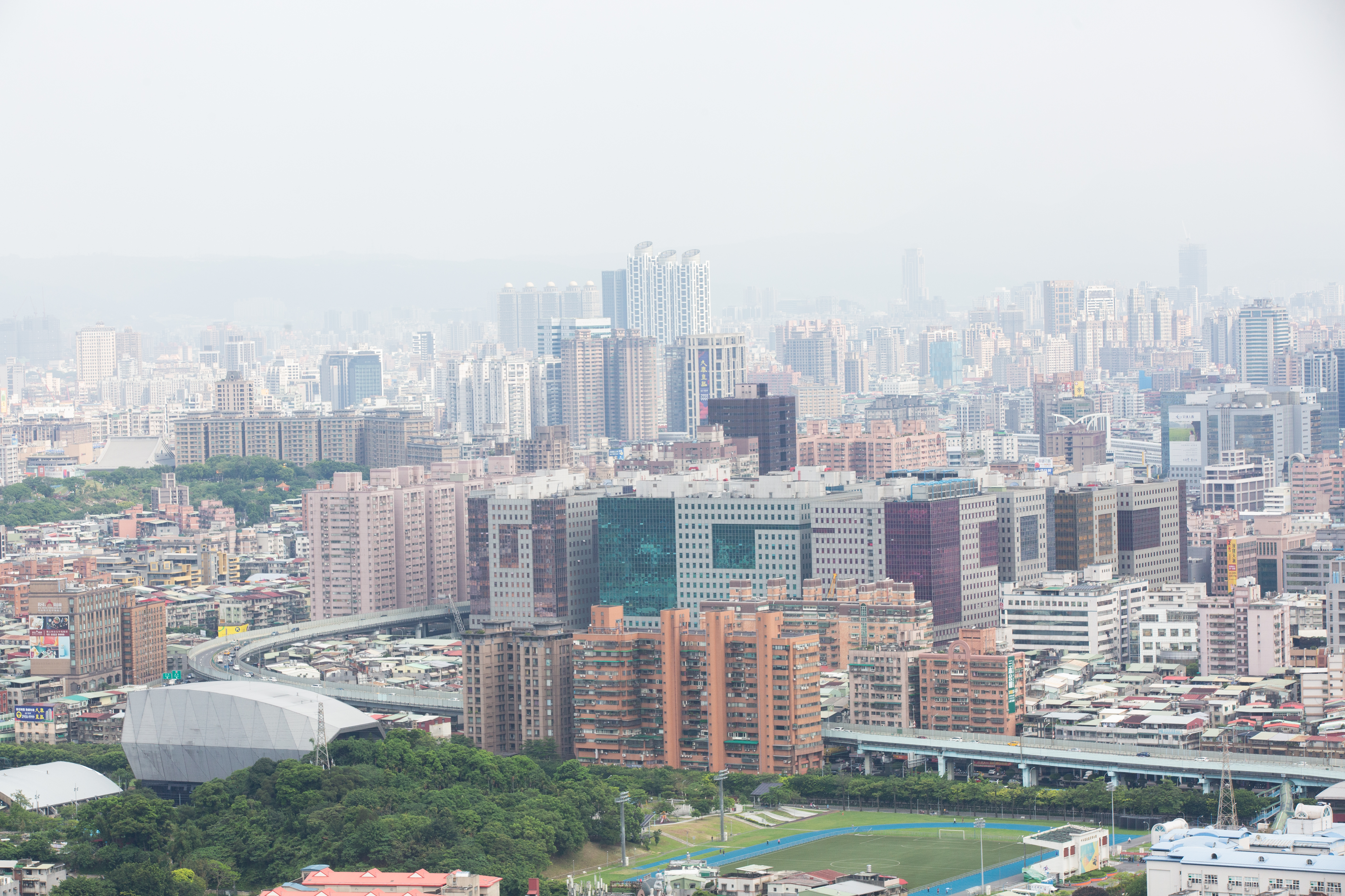 2025年房市景氣疲弱，不過仍有新案在不景氣下，「爭氣」衝上區域單價新高。（示意圖，本刊資料照）