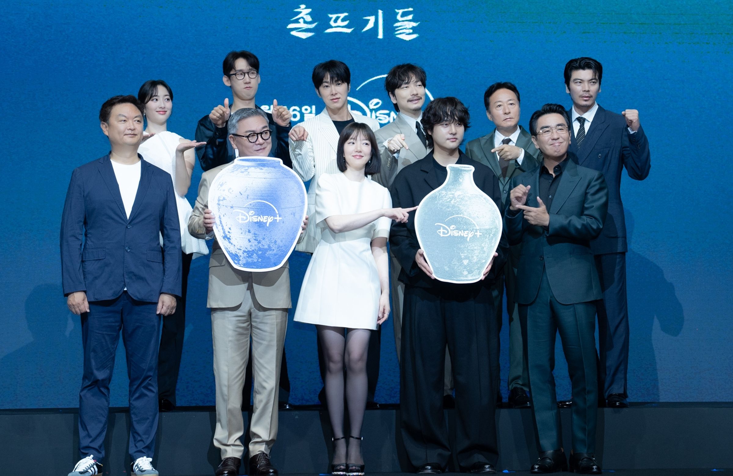 《下流大盜》主演群出席記者會。(Disney+提供)