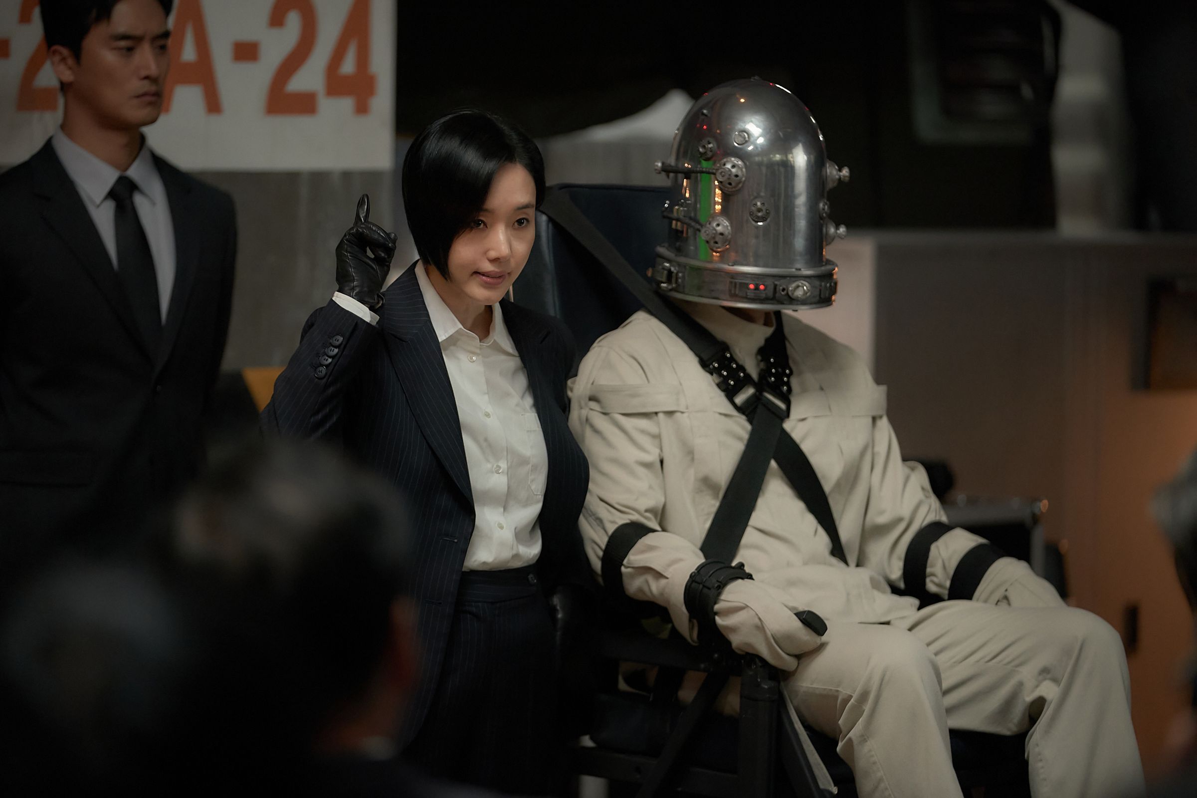 李貞賢飾演灰色部隊隊長,誓言消滅世上所有寄生獸。(Netflilx提供)