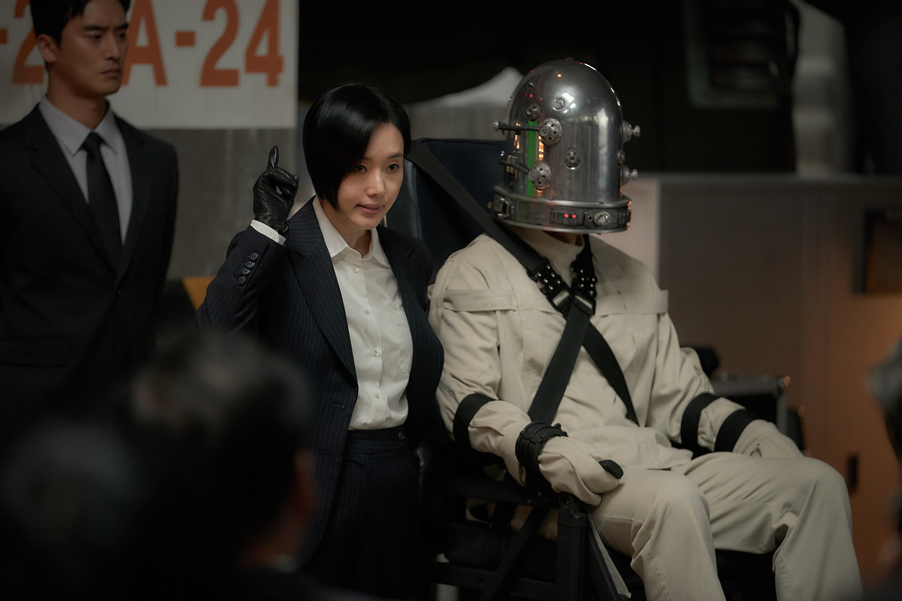 李貞賢飾演灰色部隊隊長,誓言消滅世上所有寄生獸。(Netflilx提供)
