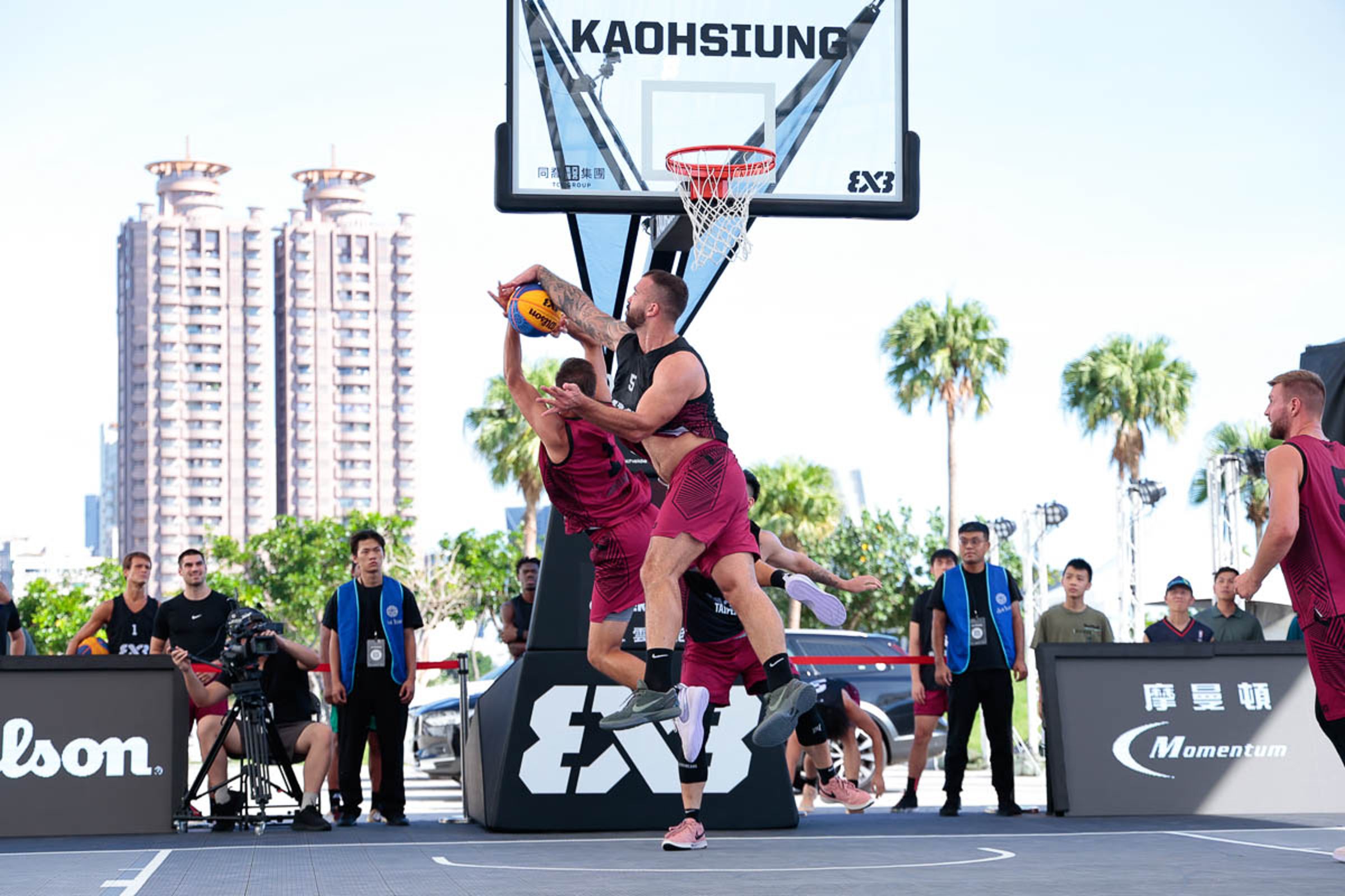 來自街頭的3X3籃球從分數機制、籃球到地板都跟全場的籃球賽不太一樣。(旺寶整合行銷提供)