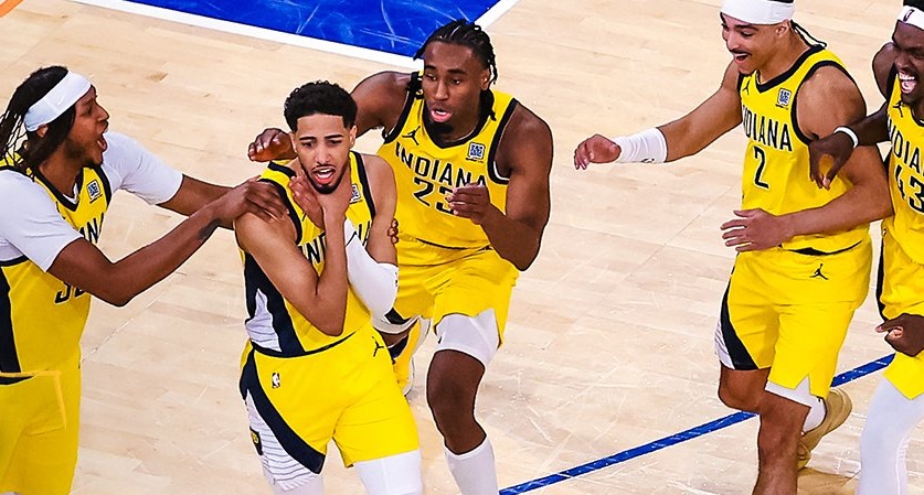 溜馬在NBA季後賽東決G1逆轉尼克，以138比135成功踢館，搶下系列賽首勝。（翻攝自X@Pacers）