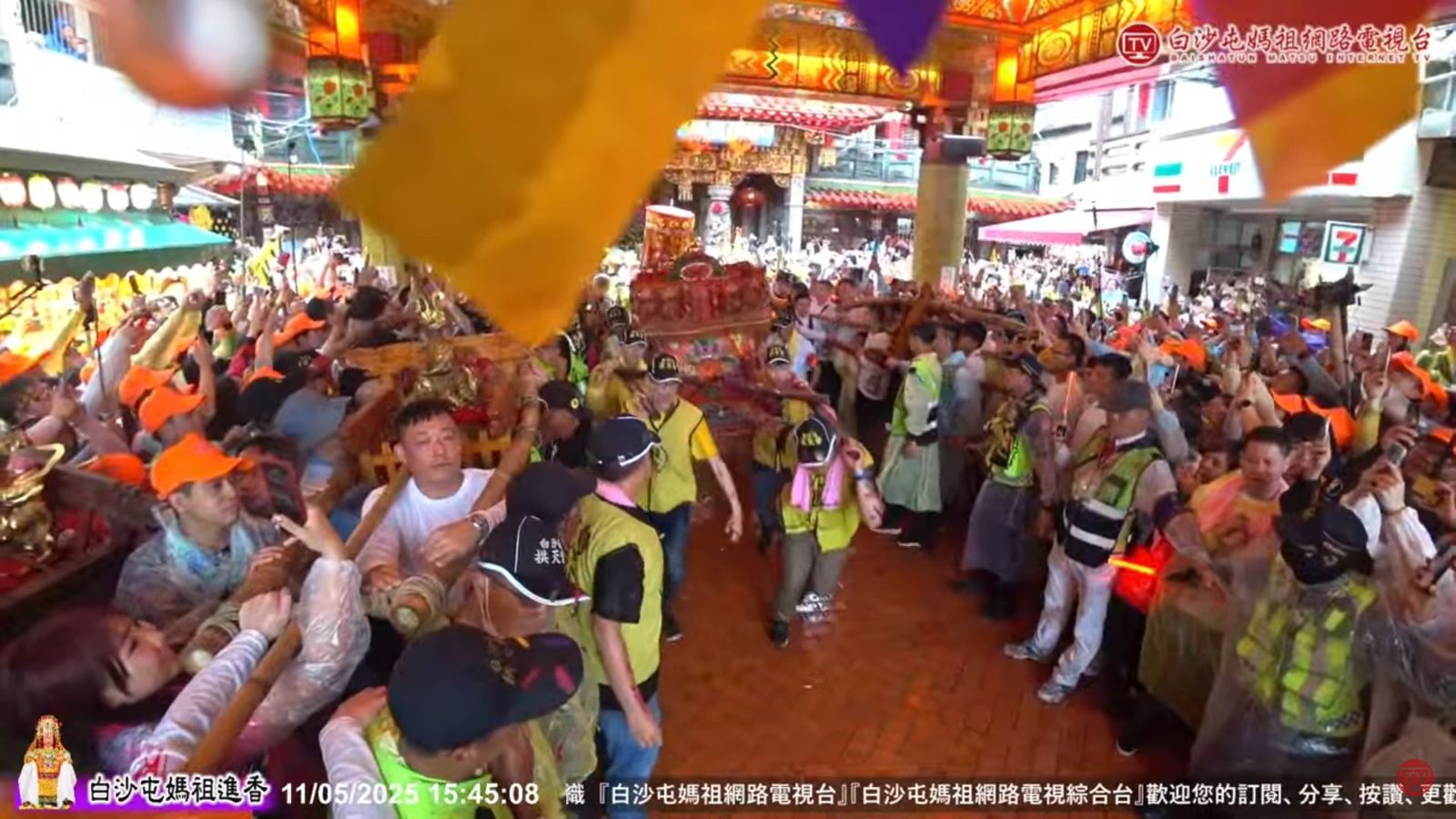 白沙屯媽祖回宮安座「三進三退」超震撼。(翻攝白沙屯媽祖網路電視台直播)