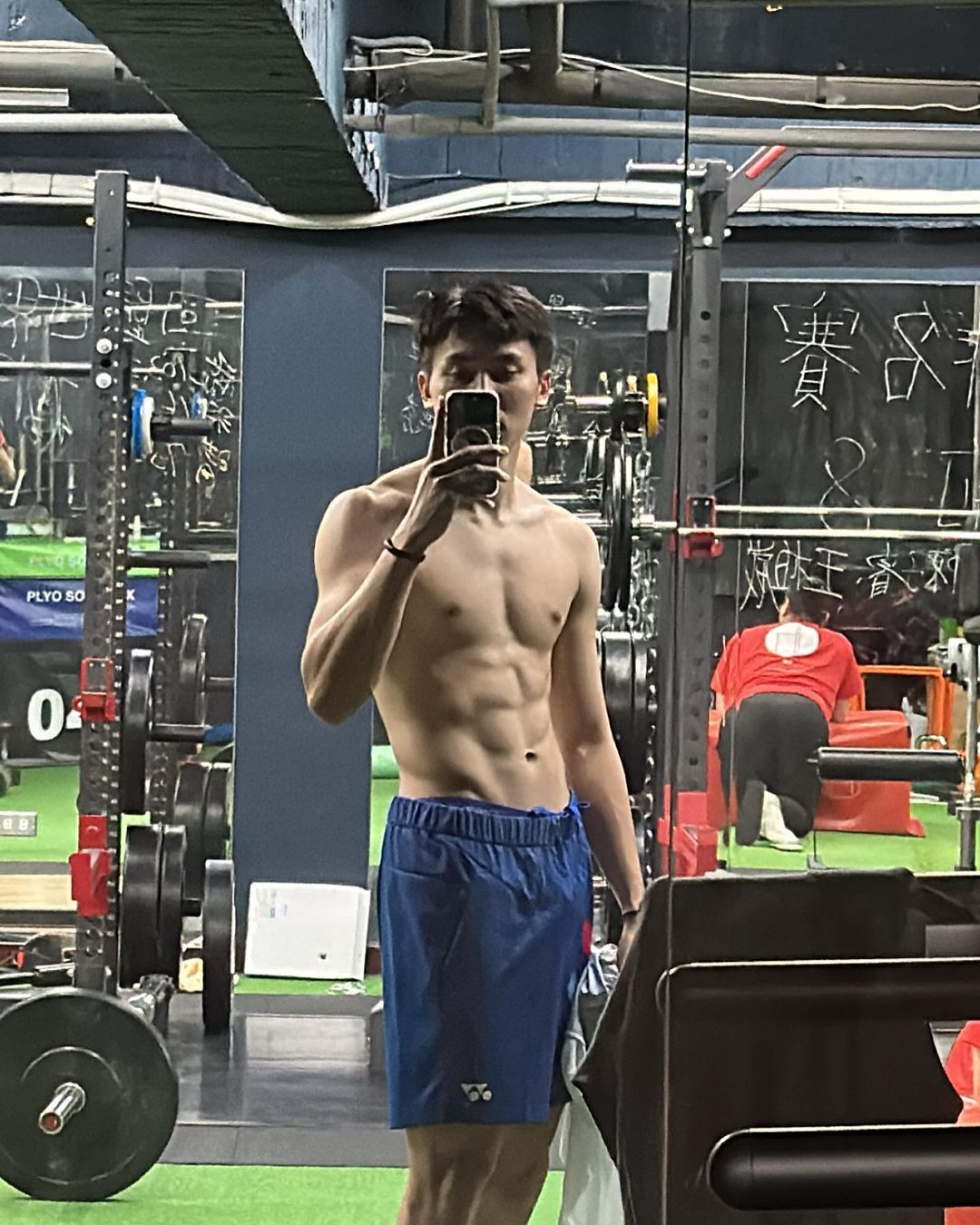 王齊麟的新搭檔相中「身高190腹肌男神」年僅21歲的邱相榤。(翻攝自邱相榤IG)