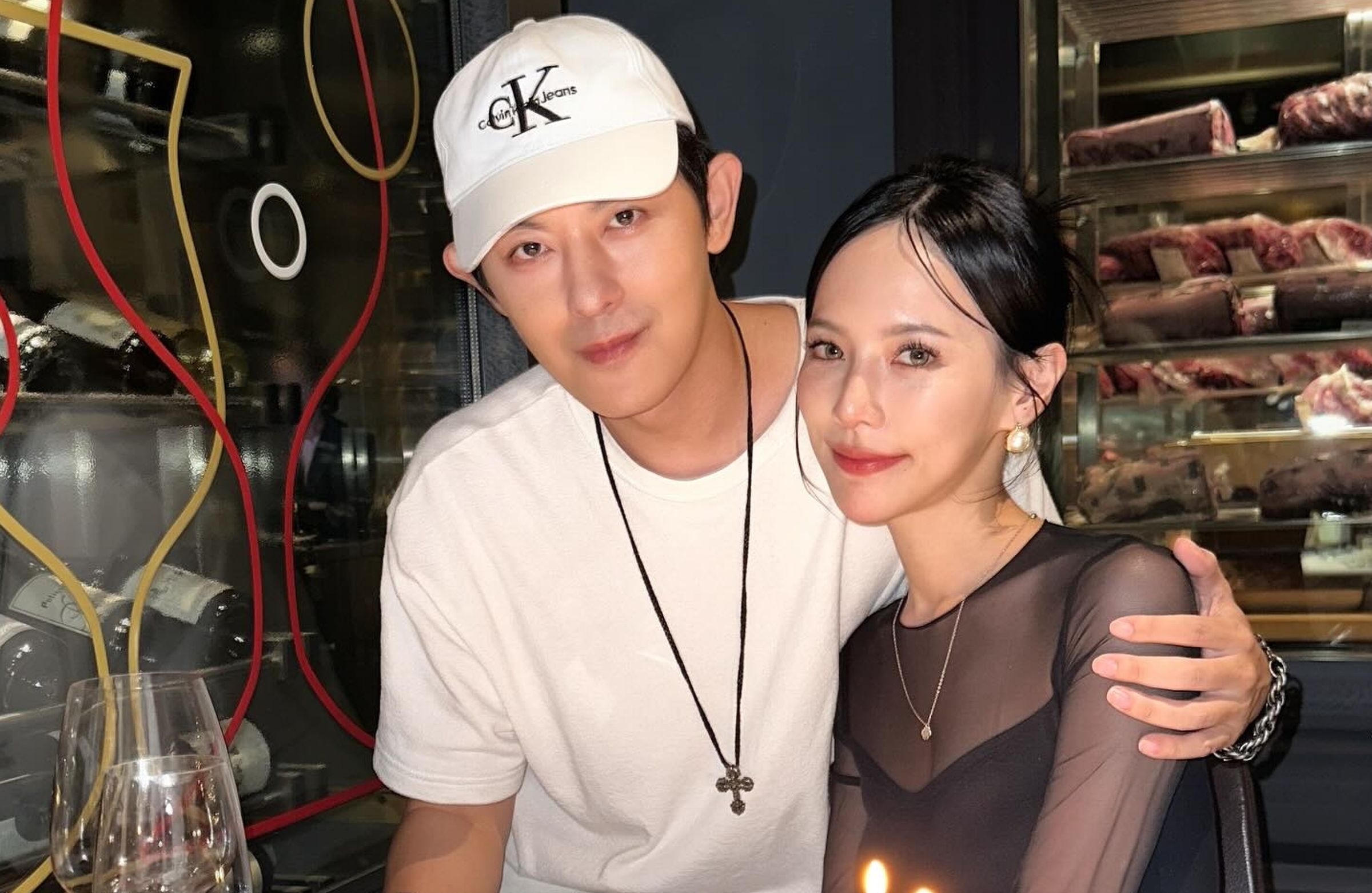 敖犬生日與老婆一起慶生，甜蜜合照羨煞眾人。（翻攝敖犬、發發 IG）