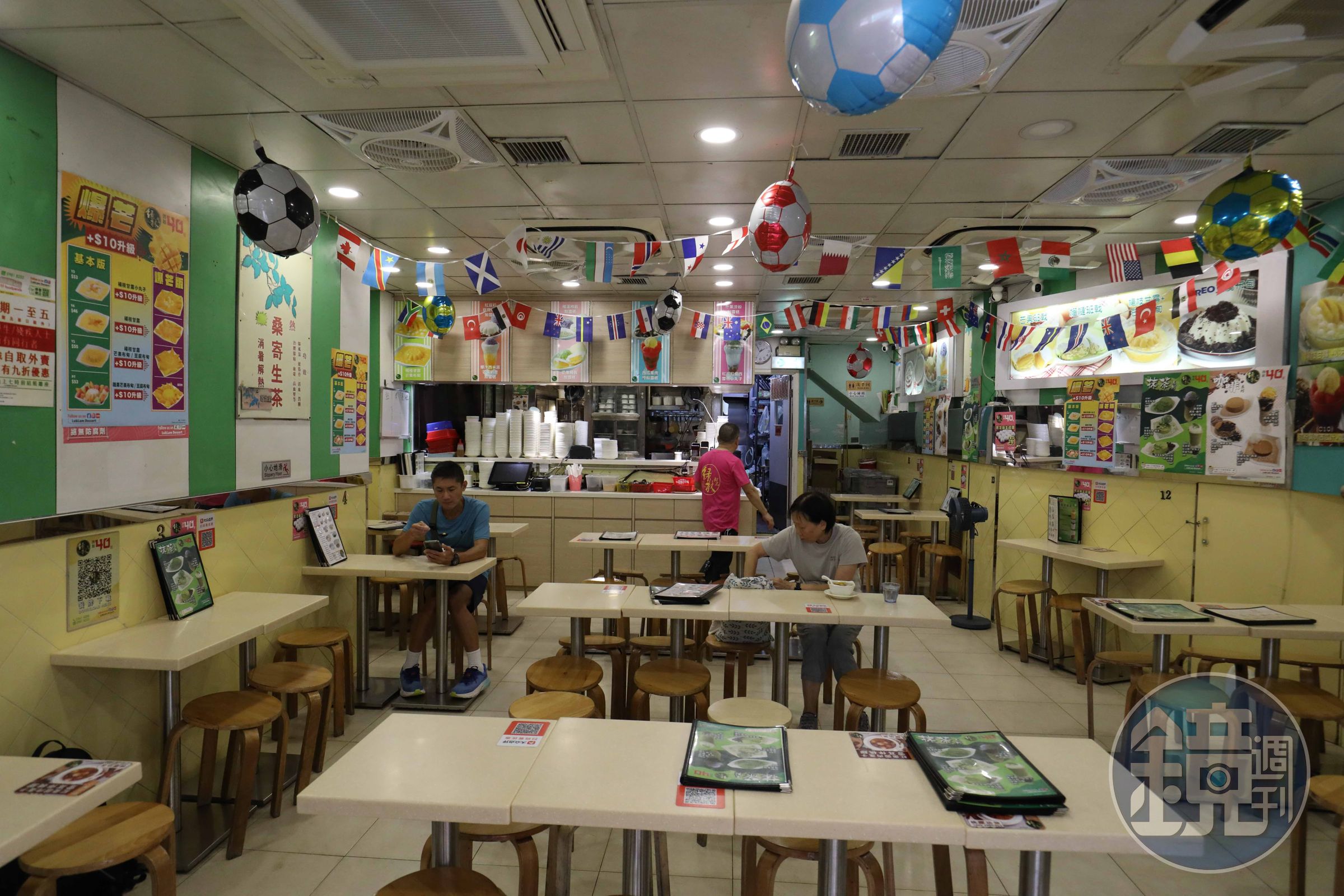 綠林甜品沒有華麗裝潢，反倒保留了香港老糖水舖的懷舊氛圍。