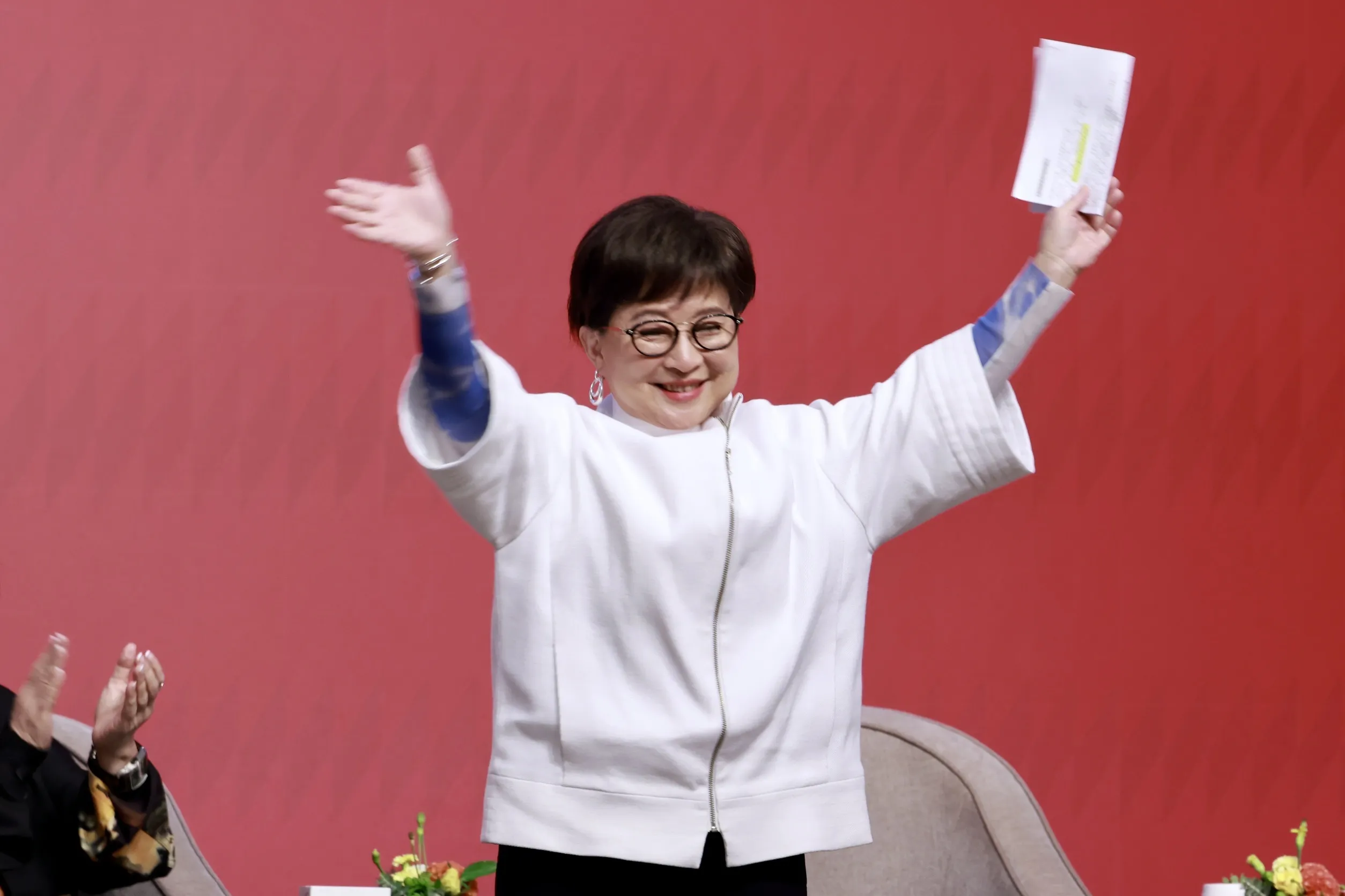 緯穎董事長洪麗寗今（9）日下午參與論壇侃侃而談，如同參加大型姊妹淘聚會。