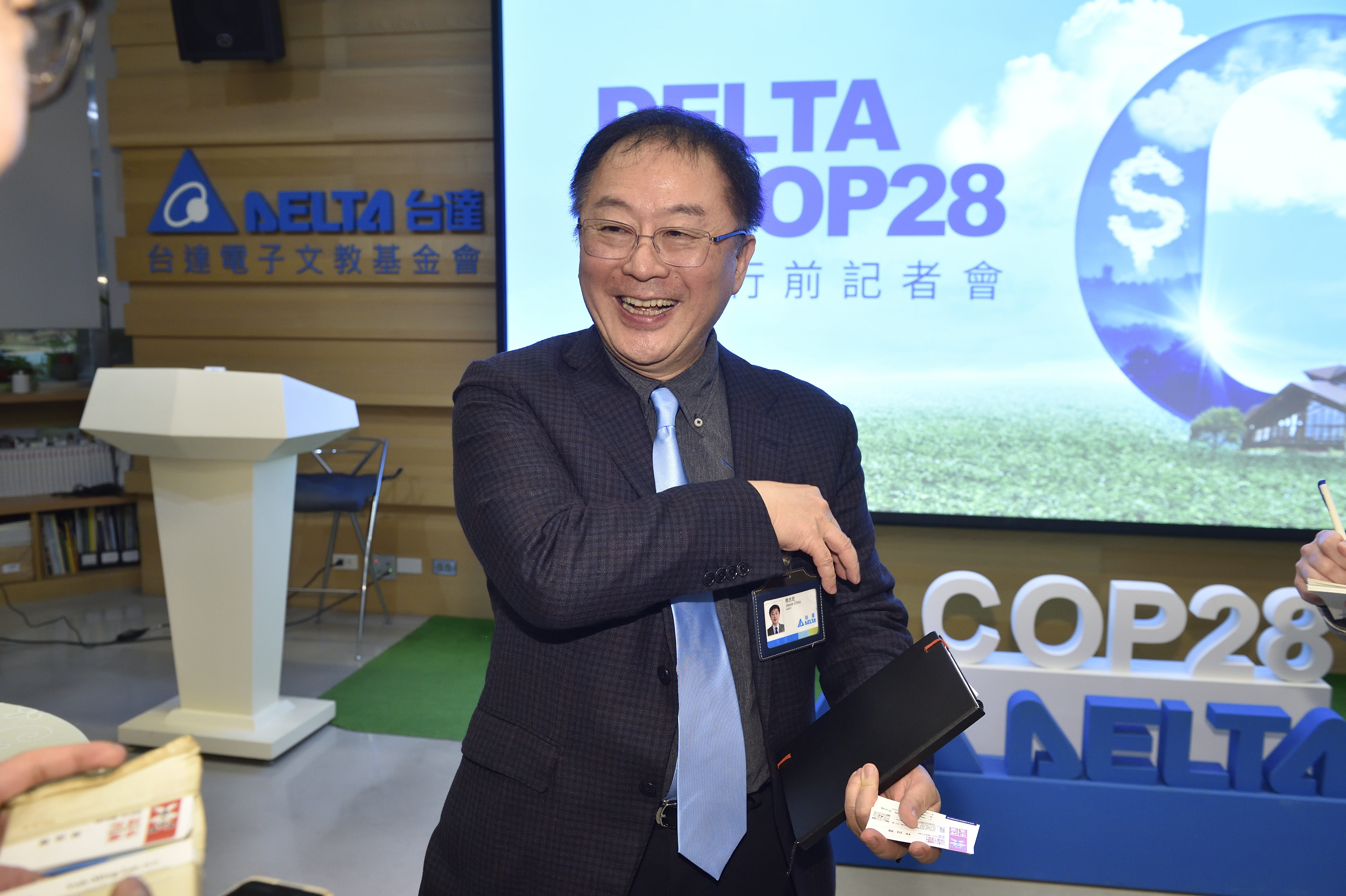 台達電去年在台灣導入8成綠電使用率，領先國內許多企業，早已具備「碳稅免疫體質」。（圖為台達電永續長周志宏）