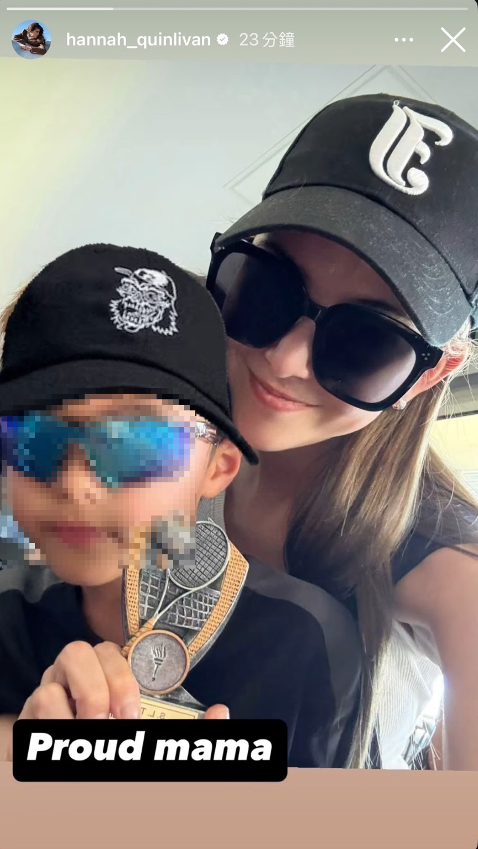 昆凌自稱是「驕傲的媽媽」。(翻攝hannah_quinlivan IG)