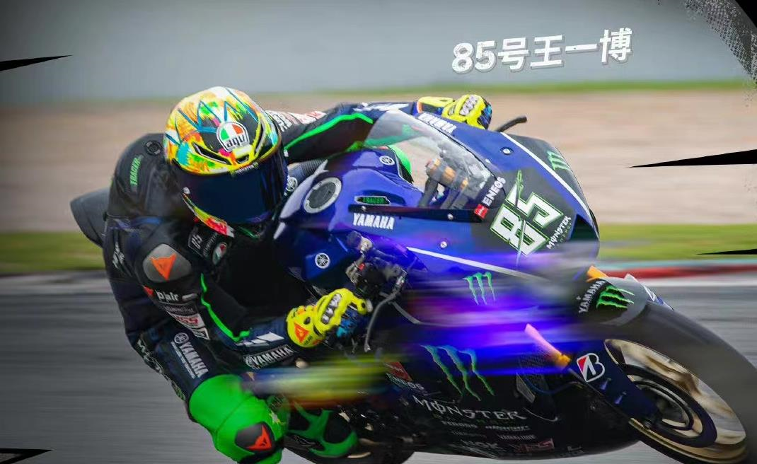 王一博也曾以摩托車的職業賽車手身份參加過正式比賽。(網路圖片)