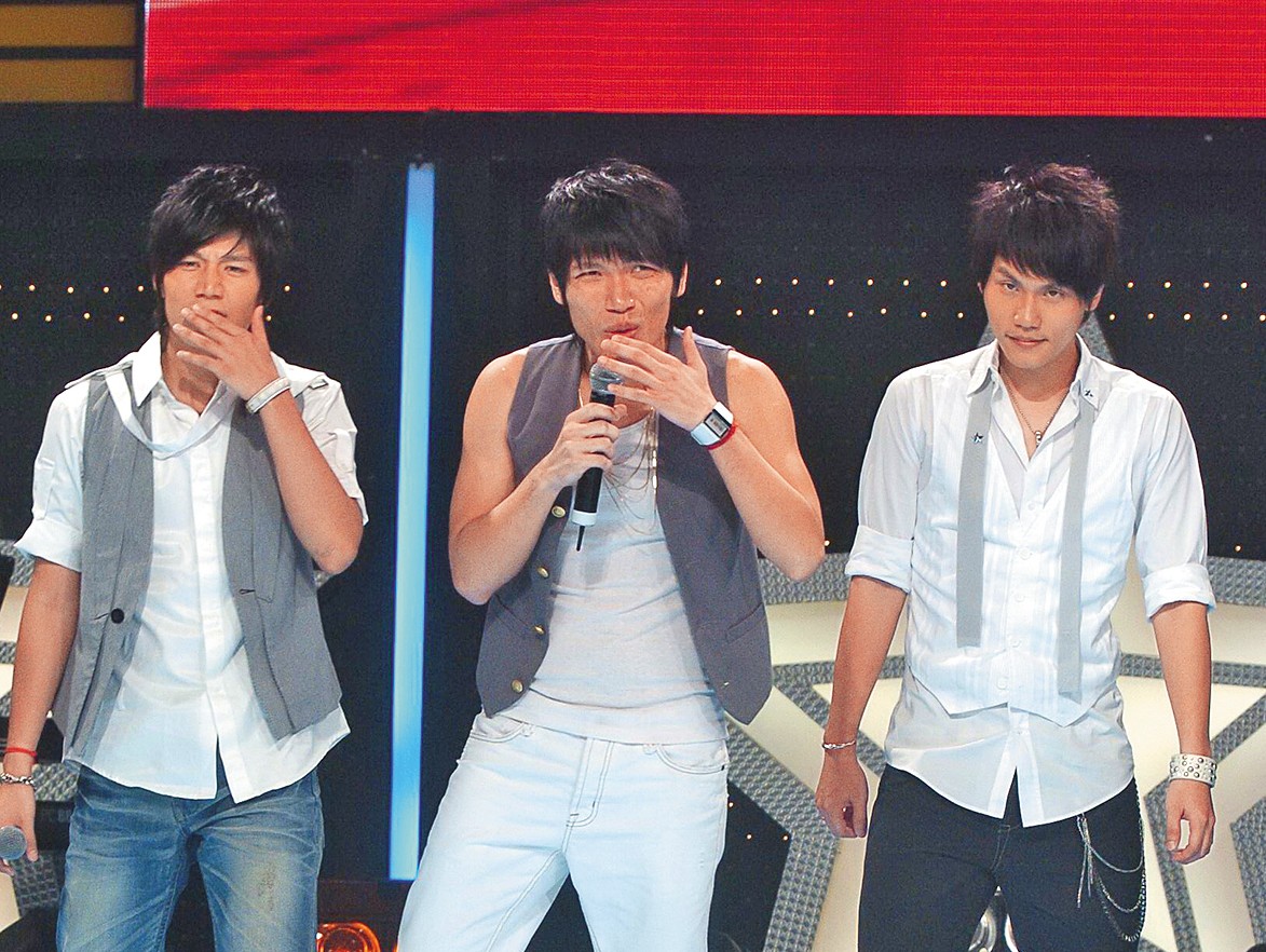 周定緯（右）、楊宗緯（中）、潘裕文（左）從星光一班畢業，之後傳出楊宗緯不在戰友們的群組裡。