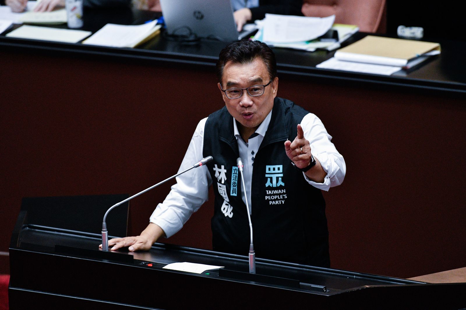 本刊接獲爆料指出，林國成日前竟向公股行庫施壓，索取台北高爾夫俱樂部的董監事改選委託書。（圖／鏡週刊）