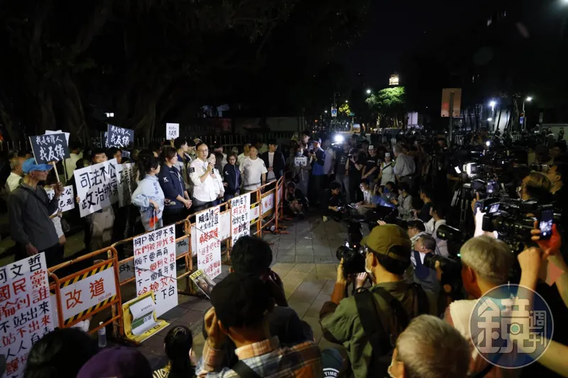 朱立倫日前號召黨內民代及黨公職赴北檢聚集抗議。