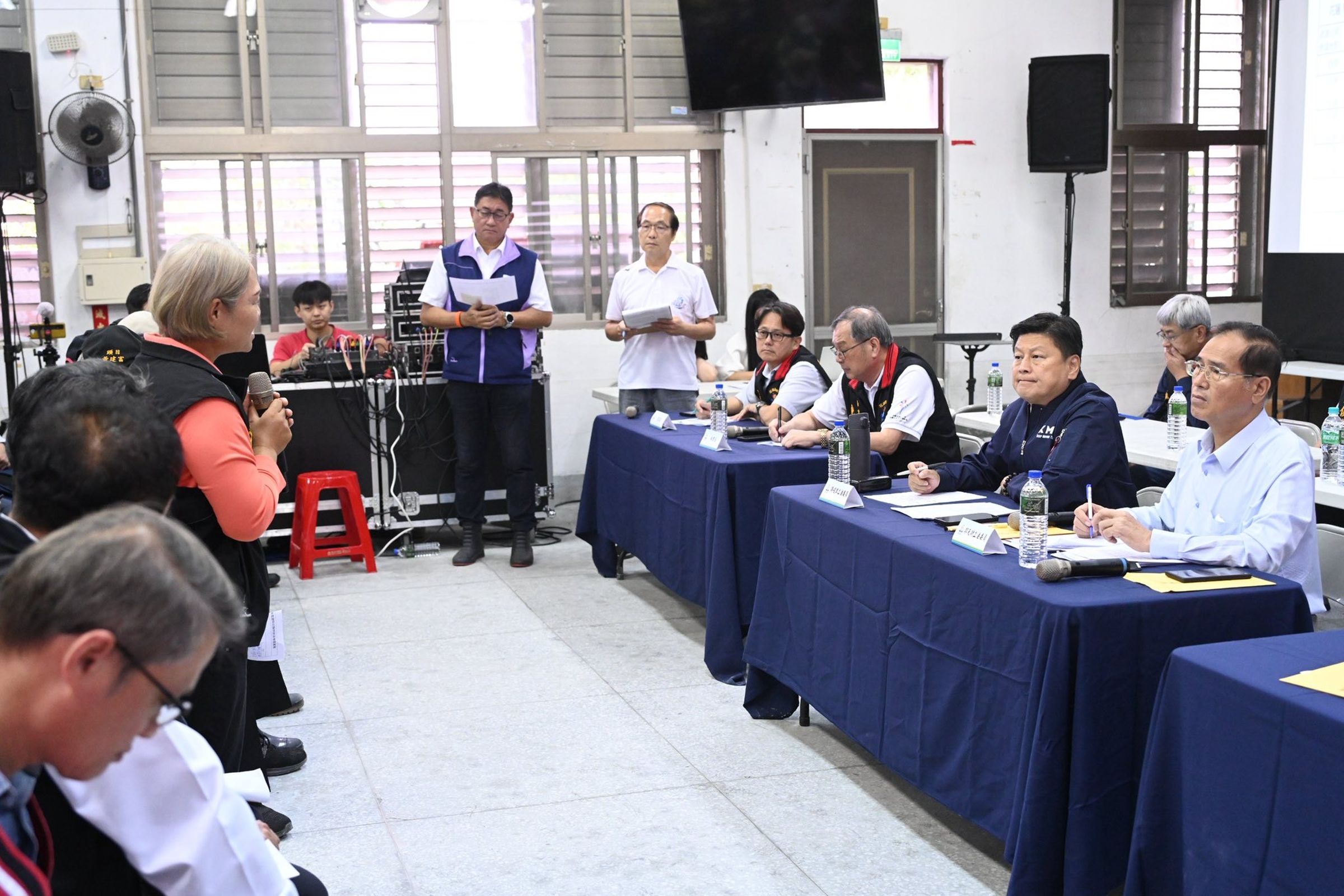 傅崐萁批議長張峻公然施暴,並表示他要代表花蓮向國人致歉。(翻攝自傅崐萁臉書)