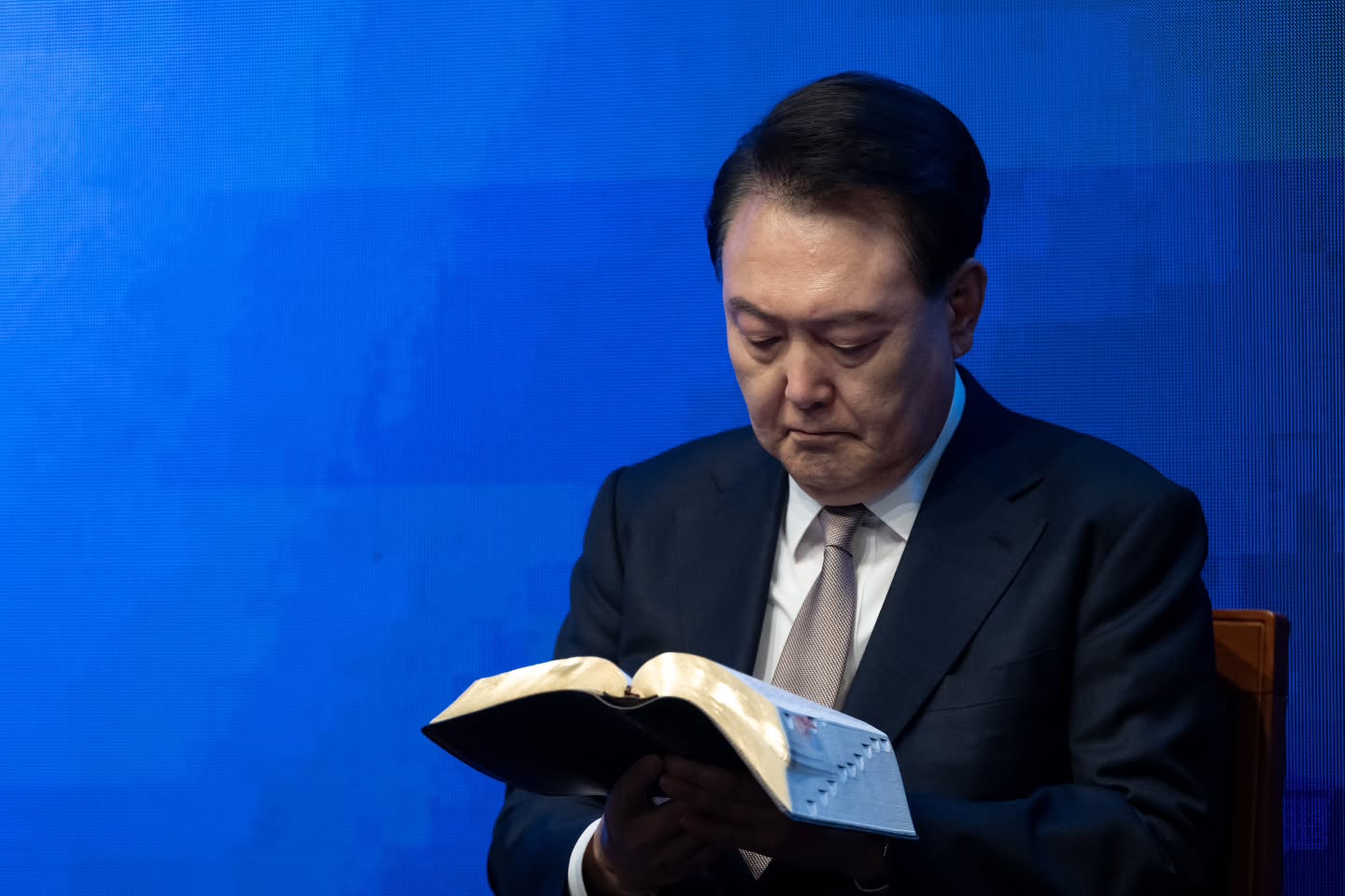 南韓前法務部監察官引述第一線獄警的說法，指控尹錫悅在獄中態度傲慢，彷彿奧客。（翻攝自尹錫悅IG）