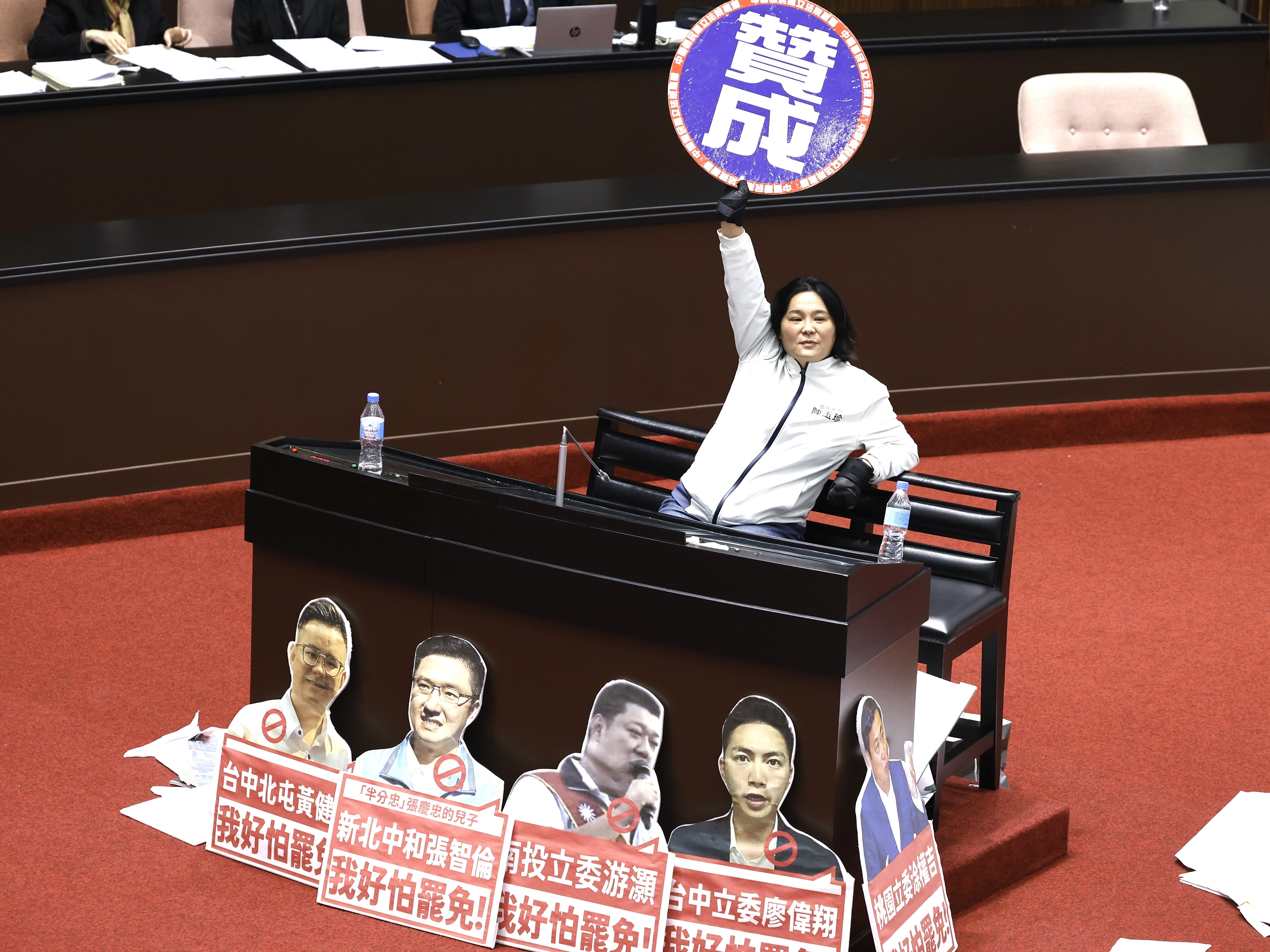 導演楊力州不滿藍營提案刪光公視預算，號召投入罷免工作，陳玉珍則反嗆是「惡僕欺主」。（本刊資料照）