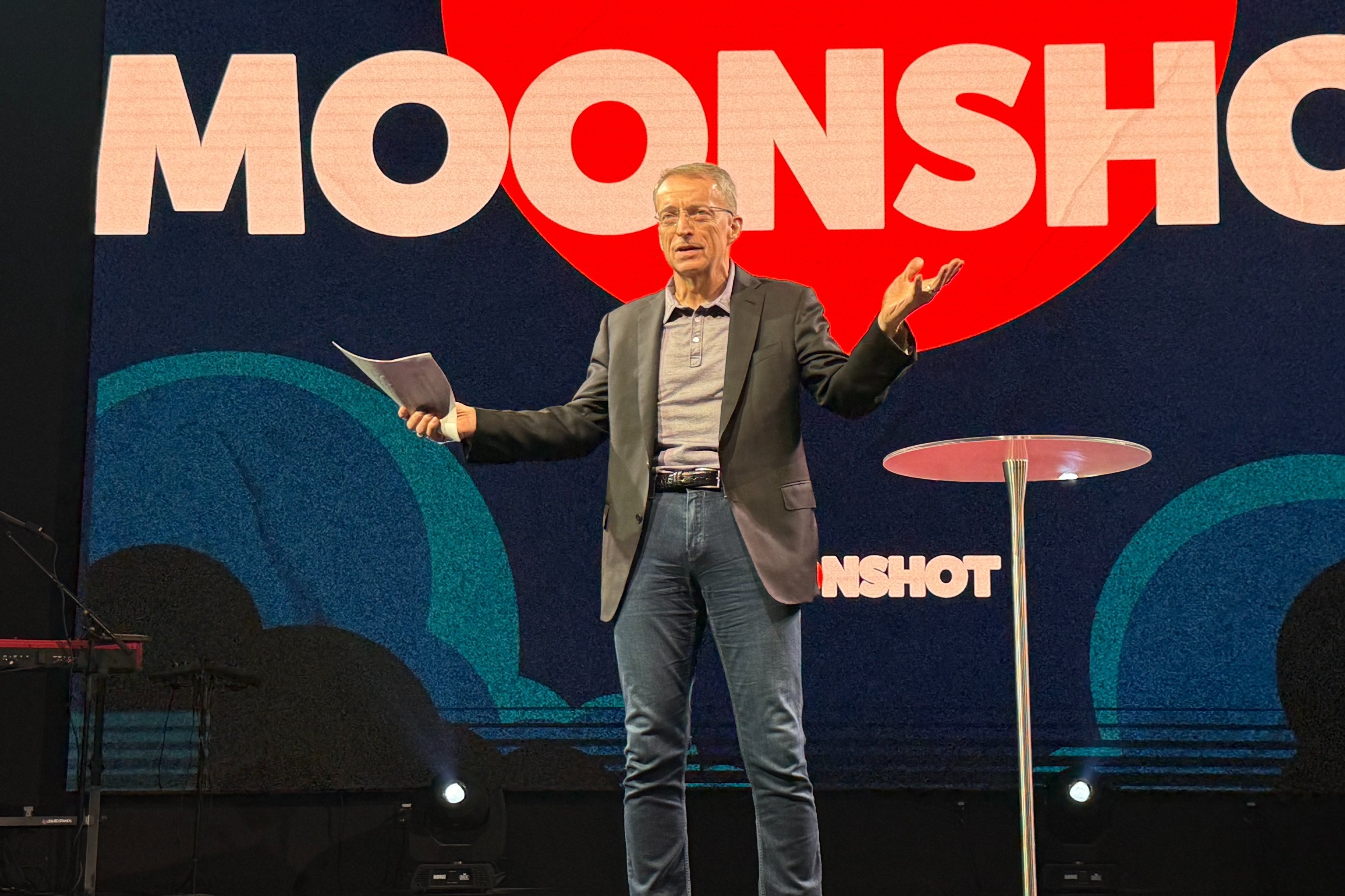 英特爾前執行長季辛格認為，除非晶片產業發生「經濟版圖位移」，否則現有局面將不會改變。（翻攝自@PGelsinger X）