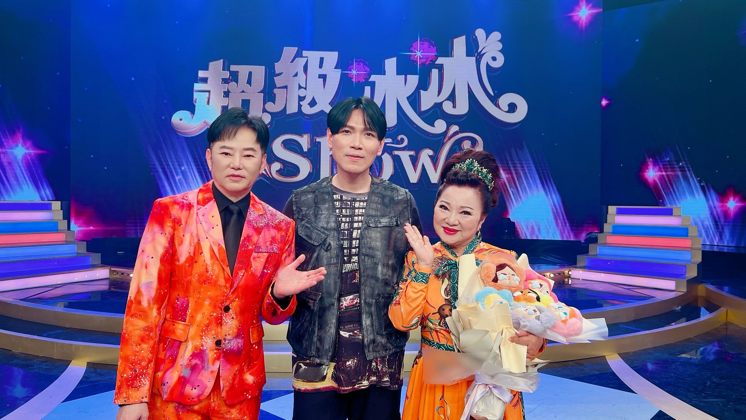 白冰冰錄影楊宗緯特地到攝影棚探班，並與陽帆合影。（長興影視提供）