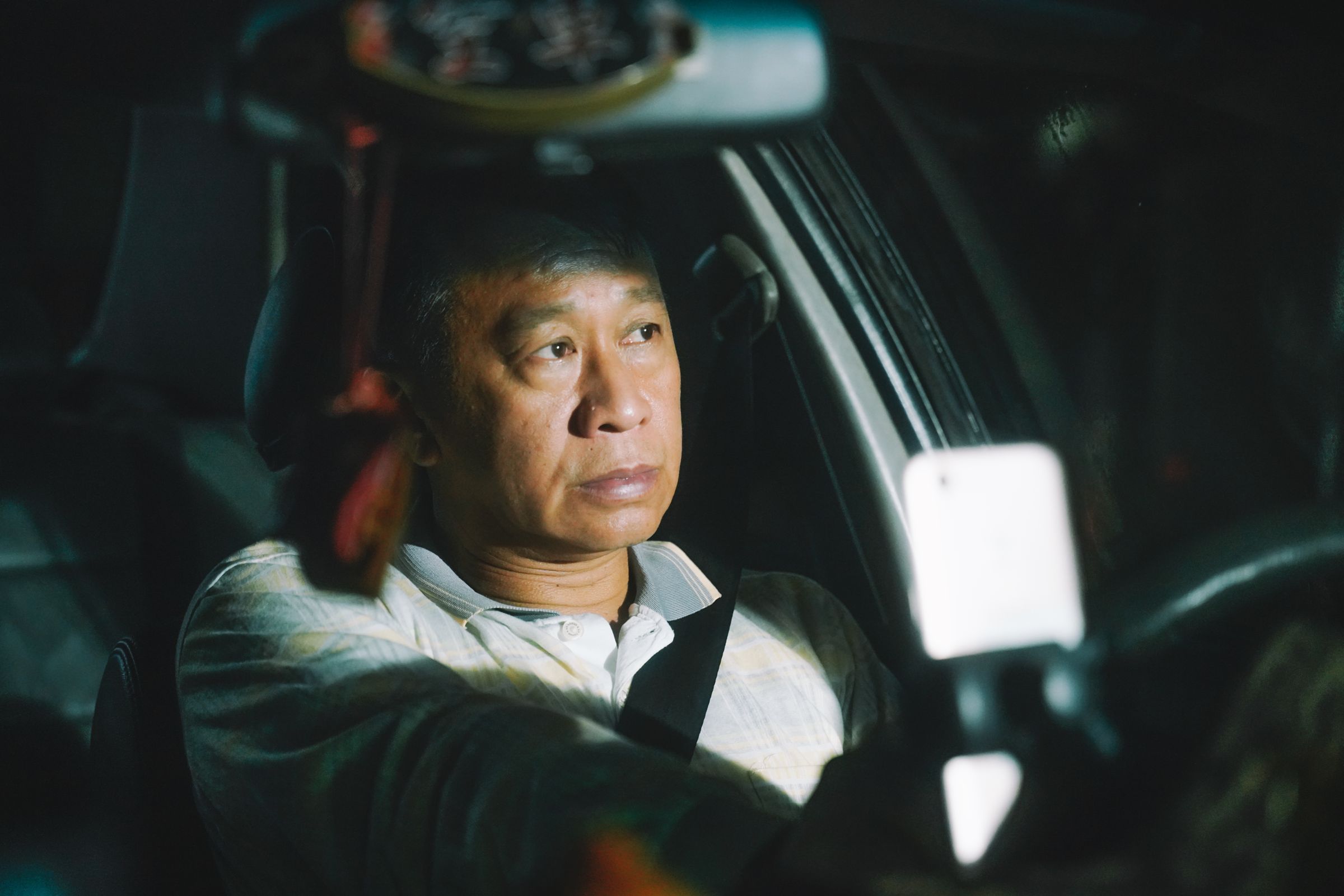 金鐘視帝游安順與近日人氣急升的雷嘉汭在《半夜鬼上車》攜手演出父女檔,充滿懸疑卻又顛覆鬼怪形象。(台北市影委會提供)