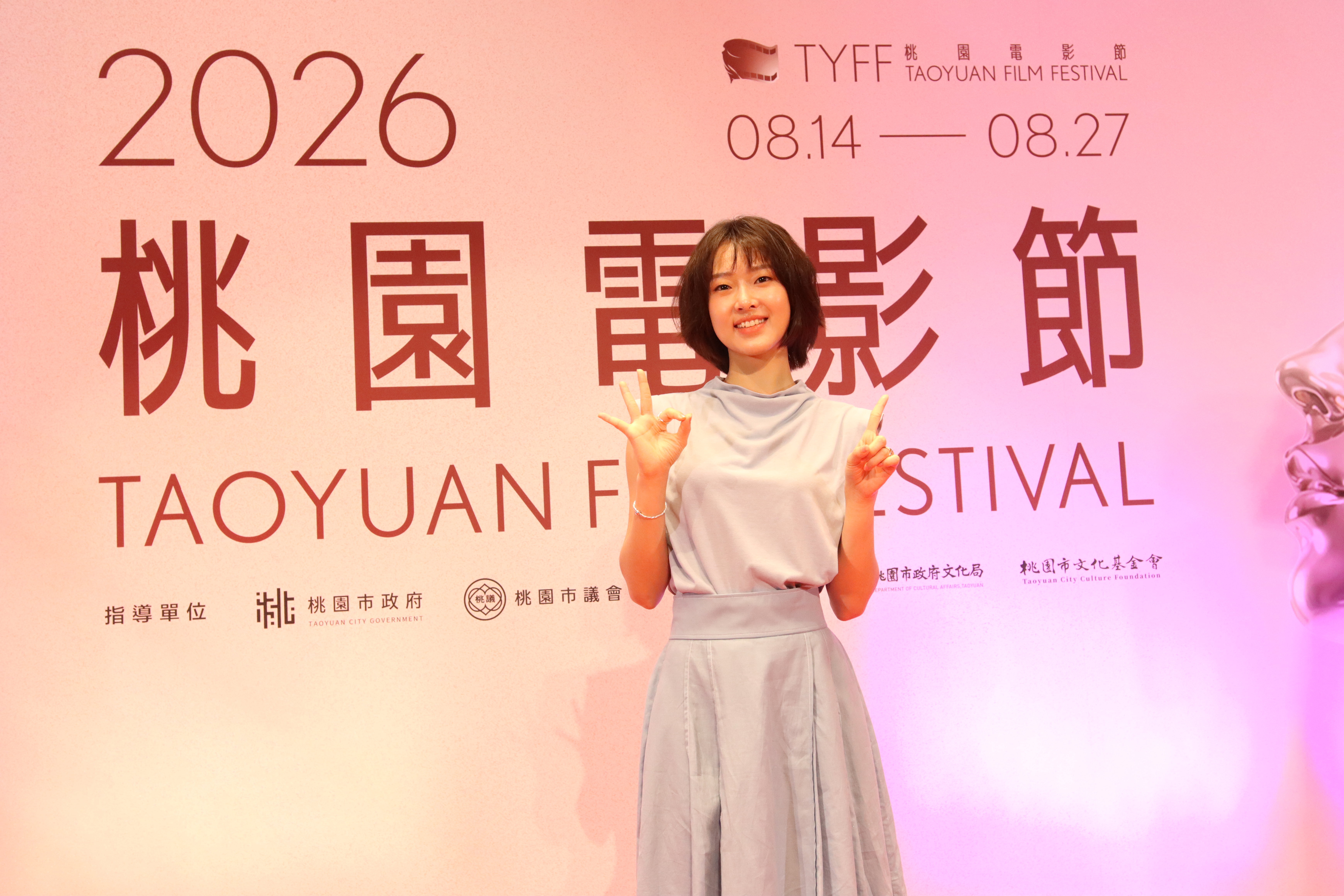去年才出道，至今只正式推出一部作品就爆紅的何曼希，為家鄉的桃園電影節擔任影展大使。（桃園電影節提供）