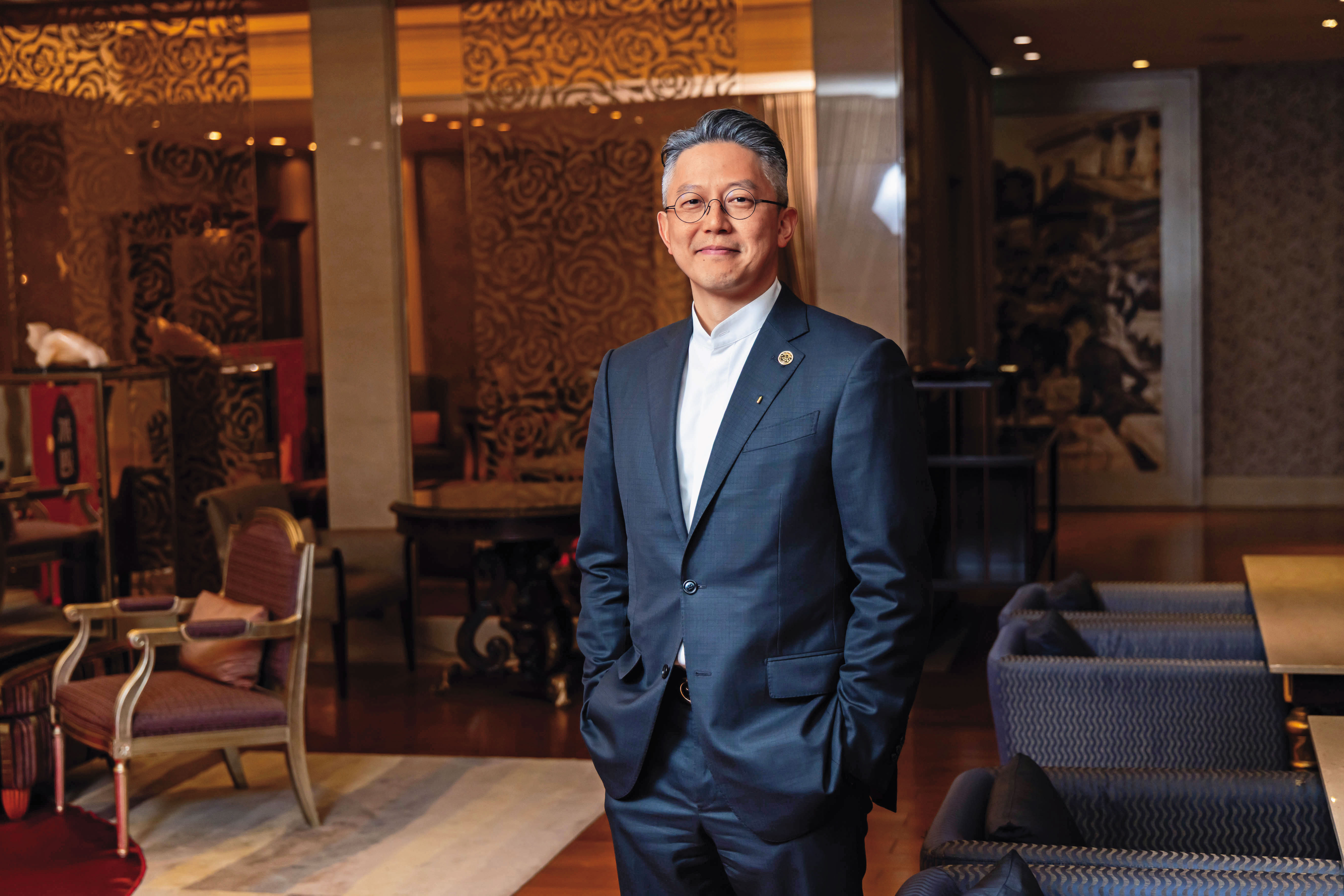 儘管接受專訪前蔡紹中特別去剪髮，現年不過45歲的他儘管剪成平頭，仍可見白髮蒼蒼，可見肩上壓力之沉重。