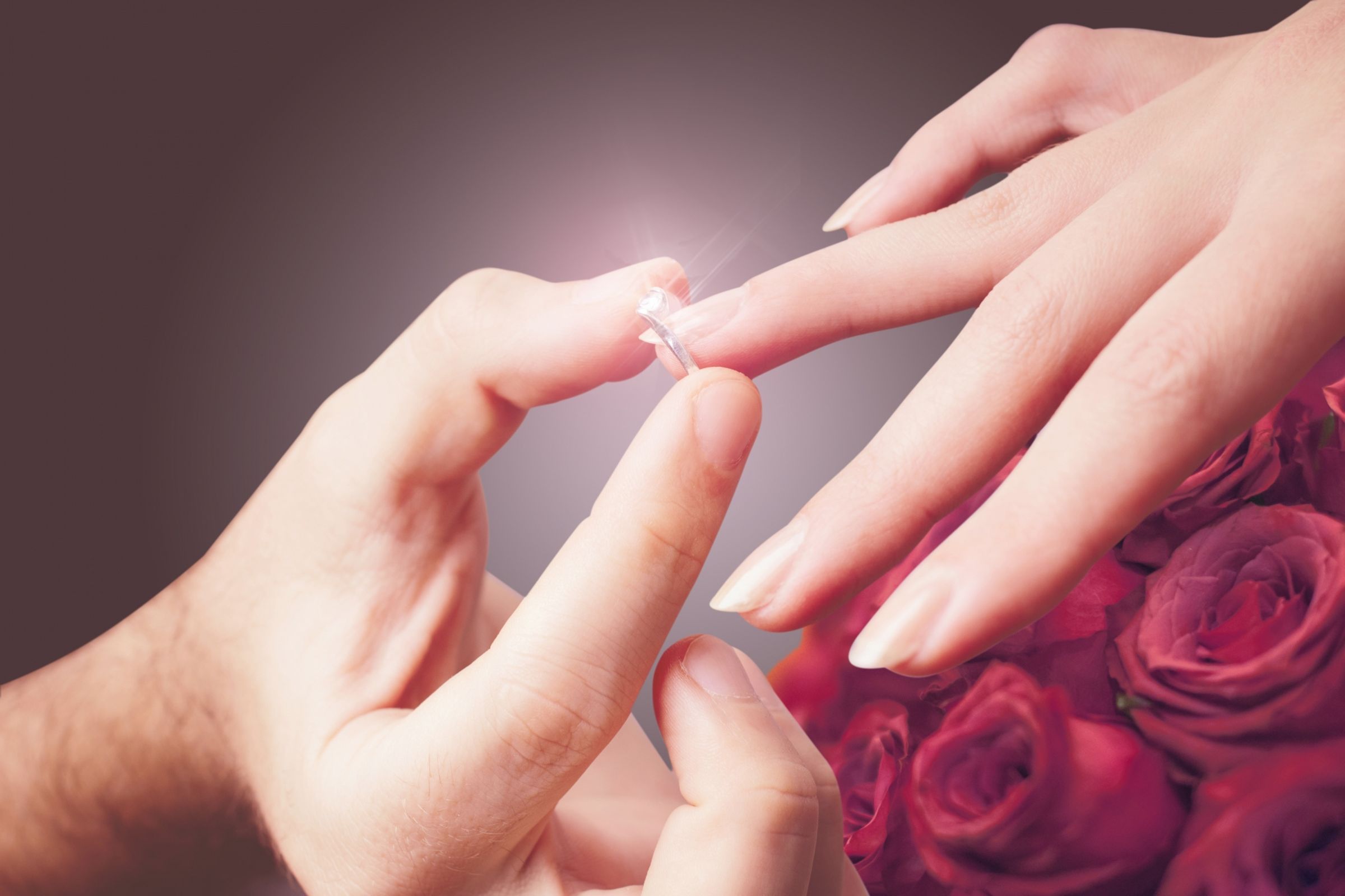 女網友挑選結婚對象時,在高薪工程師和穩健租金收入的房東之間猶豫不決。(示意圖,photoAC)