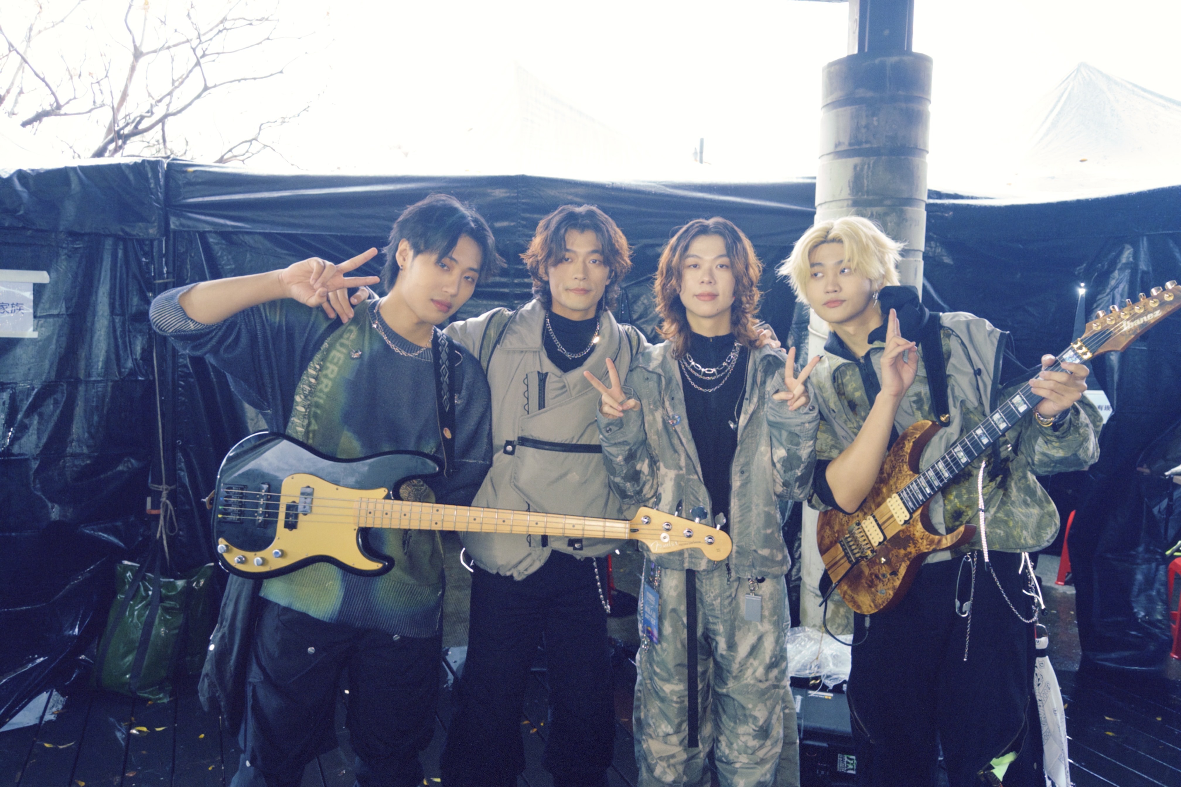 帕拉斯PALLAS跨年時還在車上,一起看窗外煙火迎接新年。(迷音樂提供)