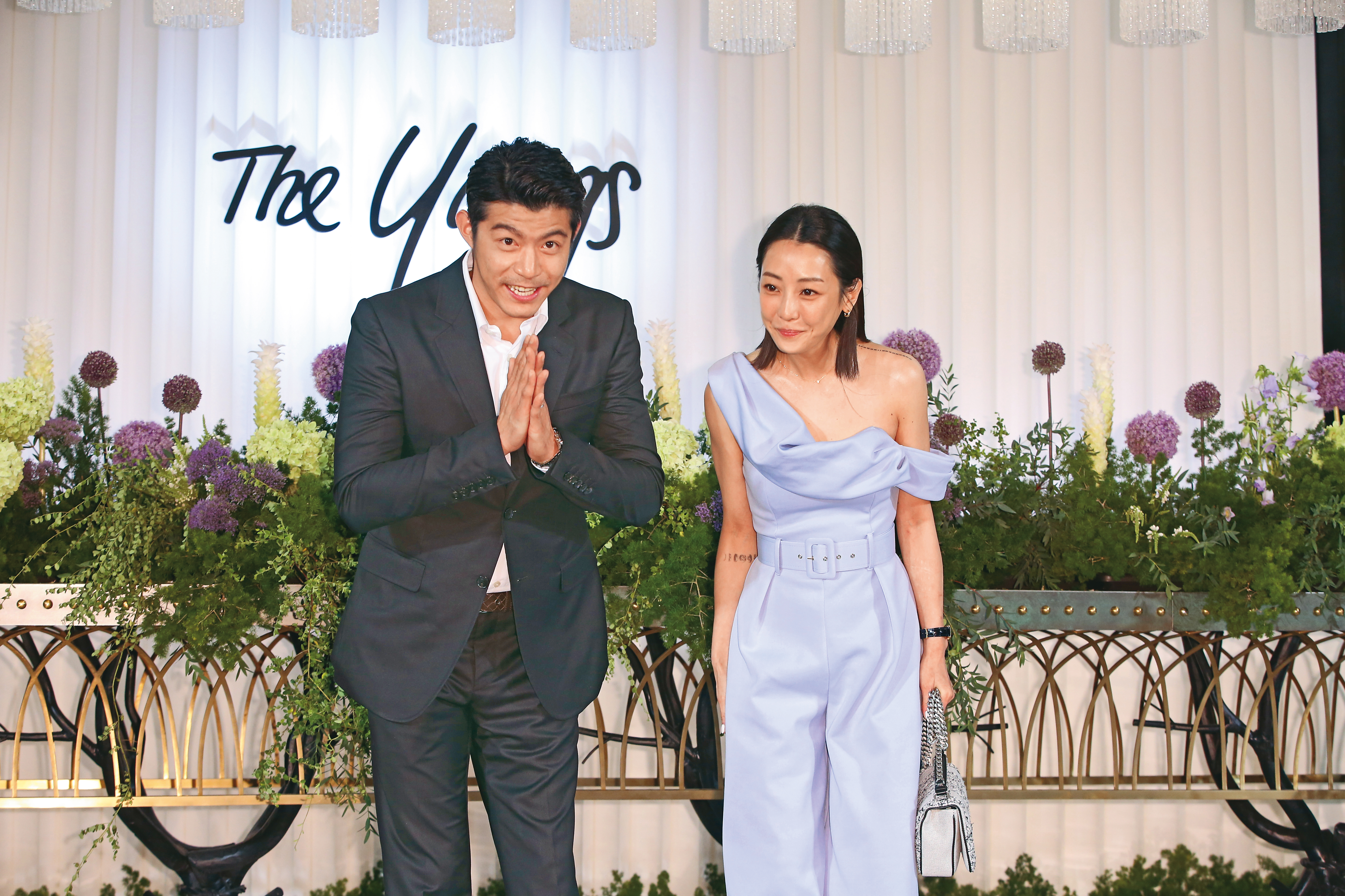 王柏傑（左）曾向友人透露想和謝欣穎（右）求婚，愛得越來越堅定。圖為兩人出席楊祐寧婚禮。