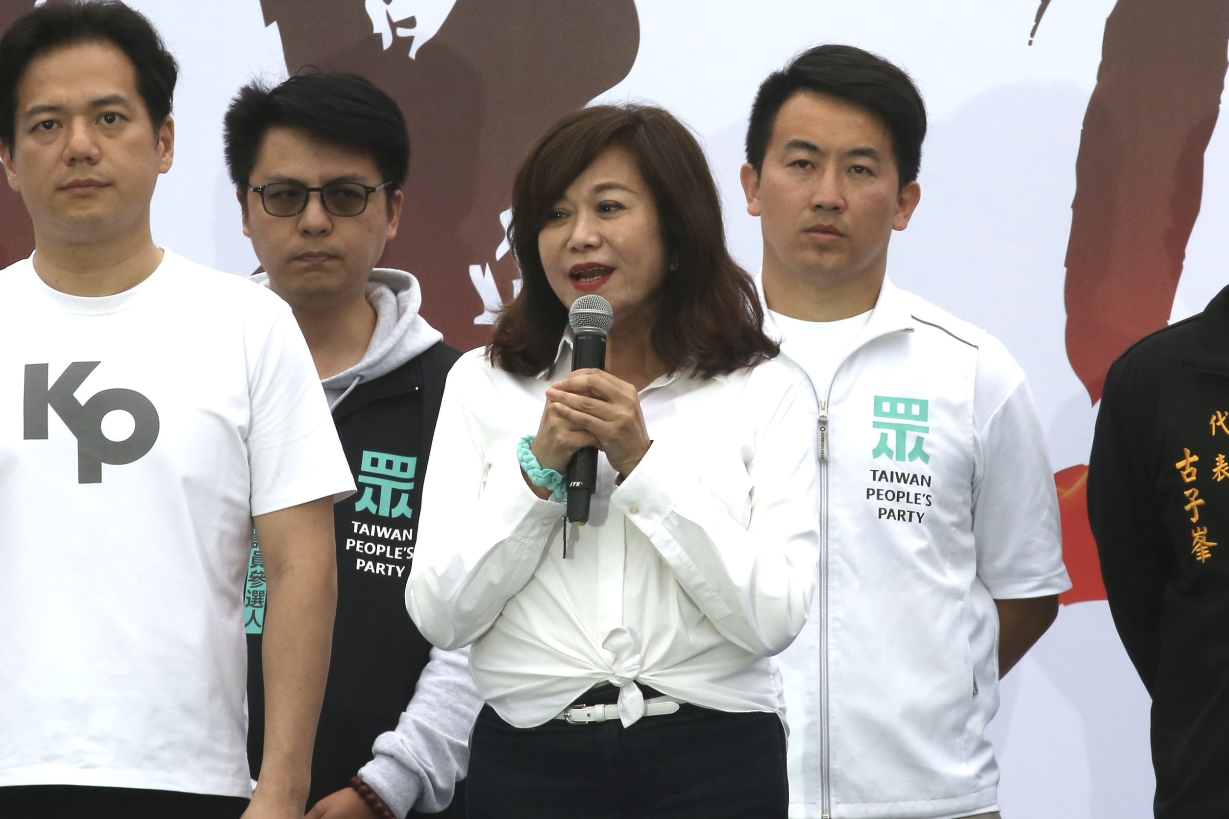 邱佩琳曾出庭證稱送錢到市長室給柯文哲，昨又上凱道聲援，引發議論。（鏡報董孟航）