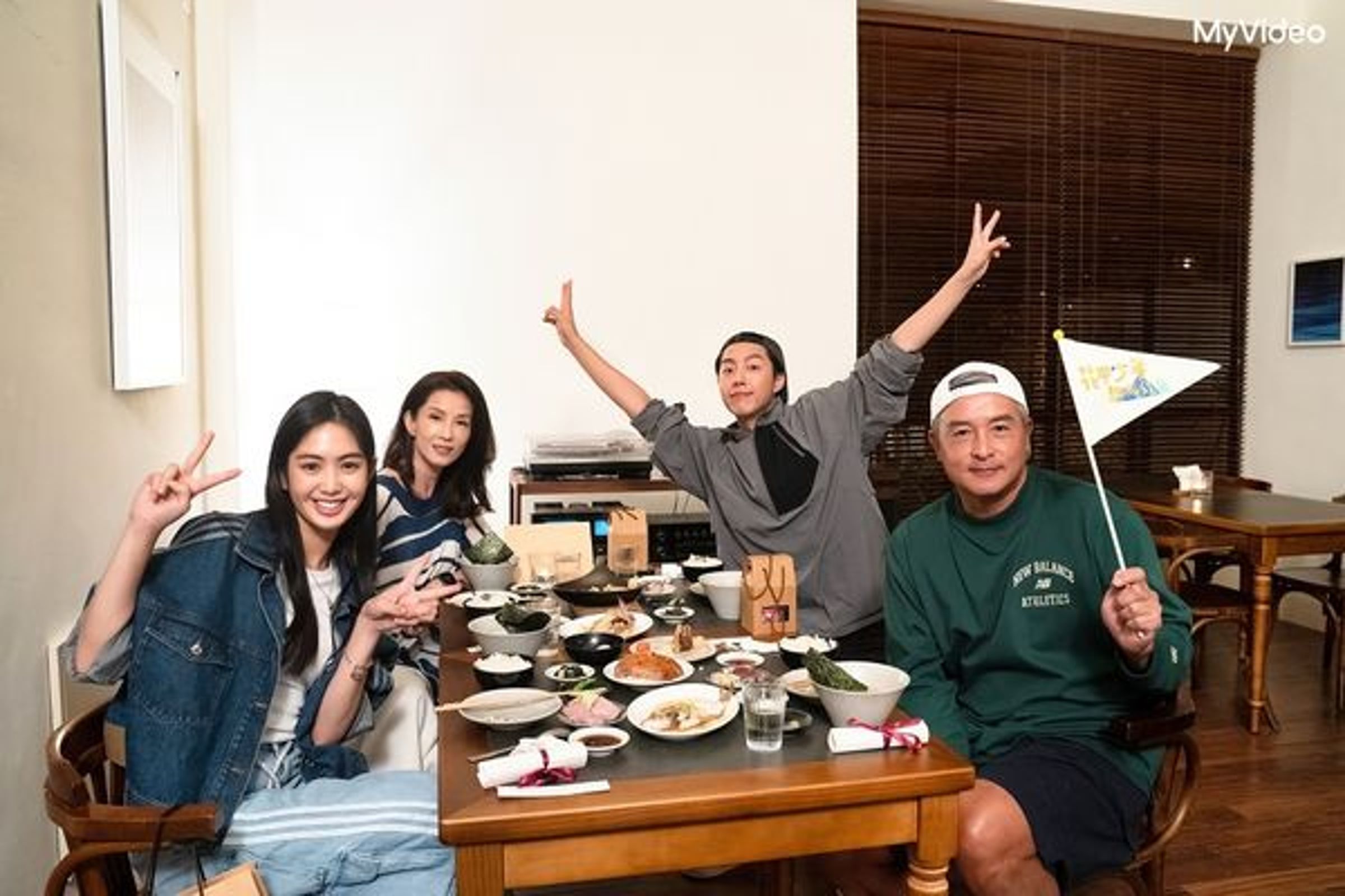 李銘順、葉全真、蔡凡熙以及雷嘉汭組成花甲/少年組合,一起結伴屏東去旅行。(MyVideo提供)