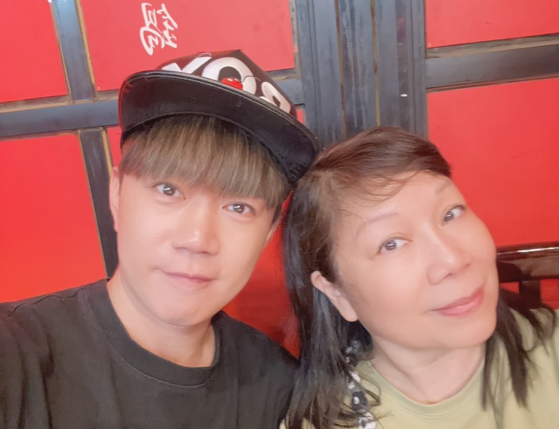 李岳與媽媽感情深厚，生日願望祈求媽媽身體健康。（經紀人提供）