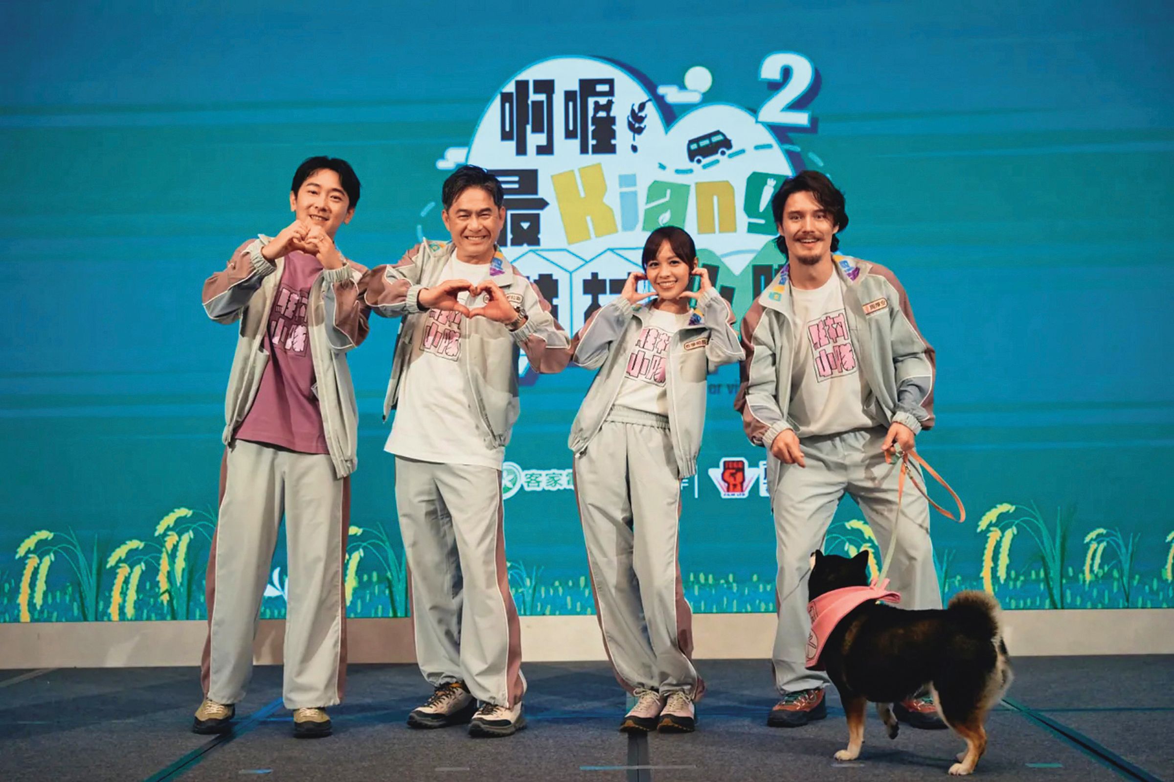 客家電視台《啊喔！最Kiang駐村小隊》讓黃姵嘉（右）和洪都拉斯（左）每天工作滿滿又冒險。（客家電視台提供）