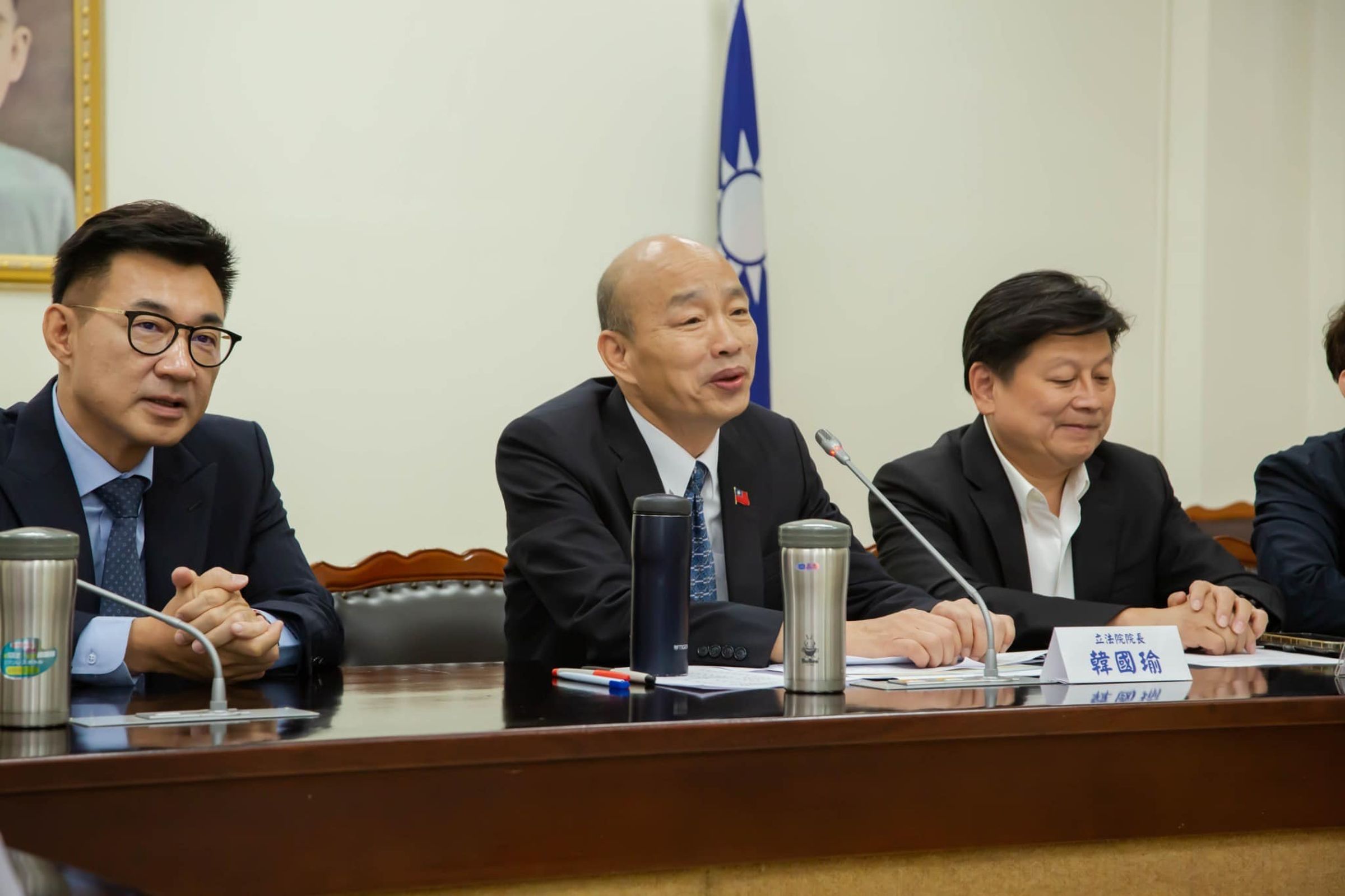 韓國瑜說《財劃法》的確有不公的地方，將等各黨團版本出來後再協調統籌。（翻攝自高虹安臉書）