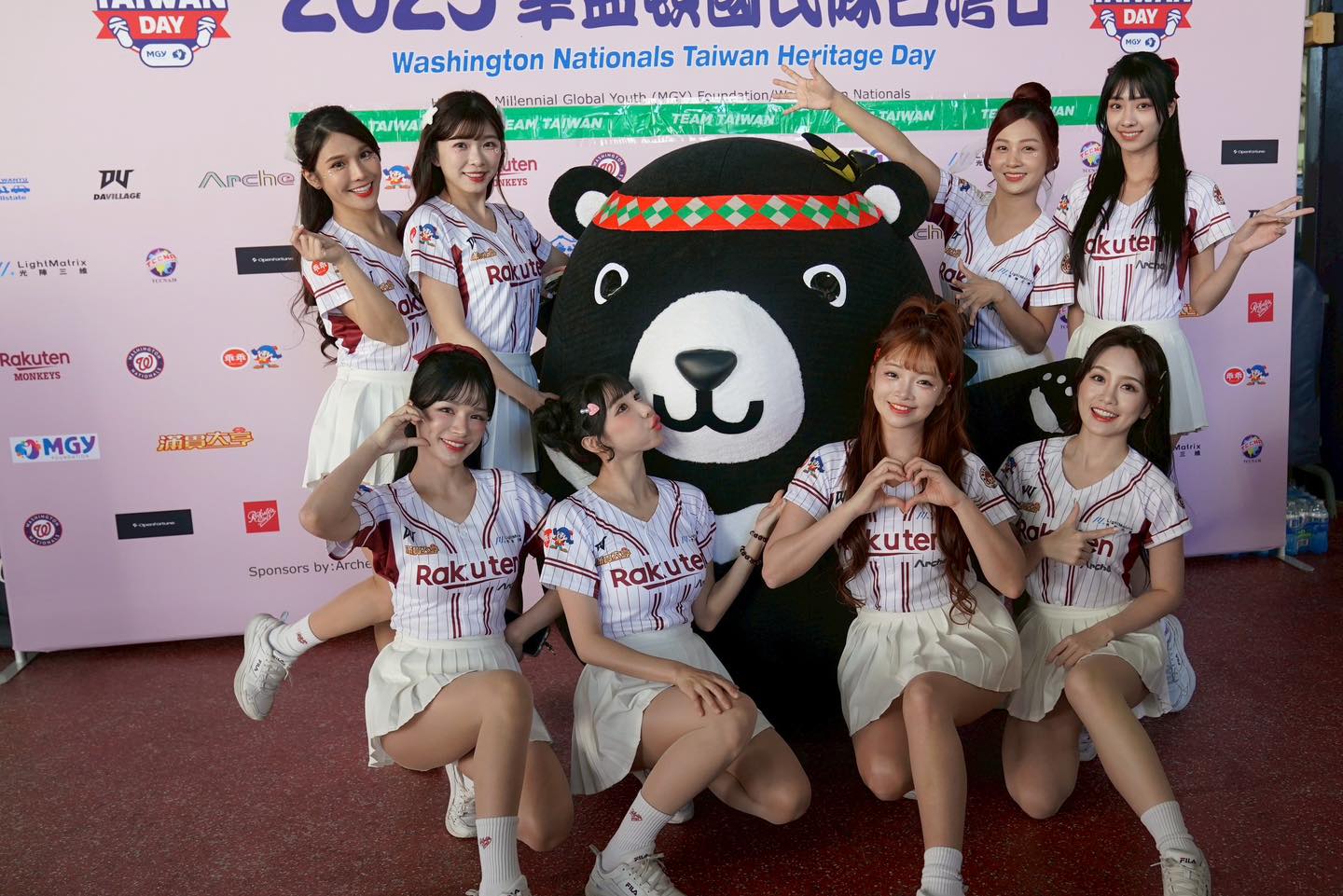 樂天女孩8月份受邀參與美國職棒大聯盟（MLB）運動家、國民及海盜隊主辦的「台灣日」活動。（翻攝自樂天女孩粉專）