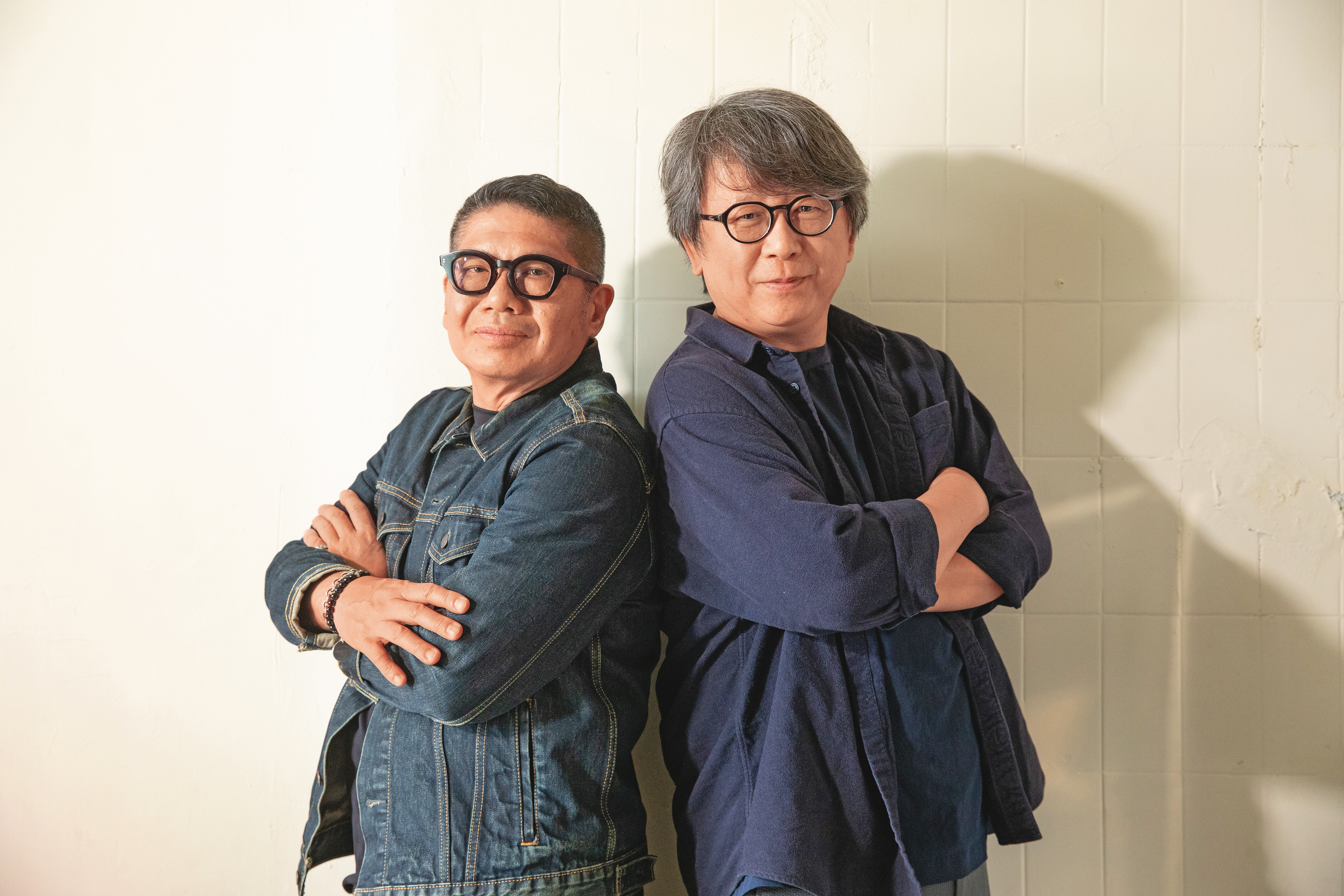 高流執行長丁度嵐（左）邀楊力州（右）執導紀錄片《高雄有顆藍寶石》，記錄當年藍寶石的風華。（高流提供）