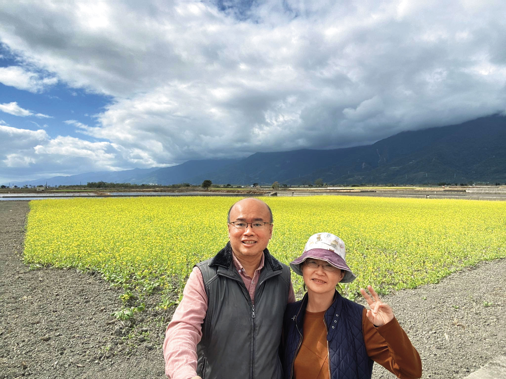 陳昌遠檢查出肺癌末期時,跟太太一同環島旅遊。(陳昌遠提供)