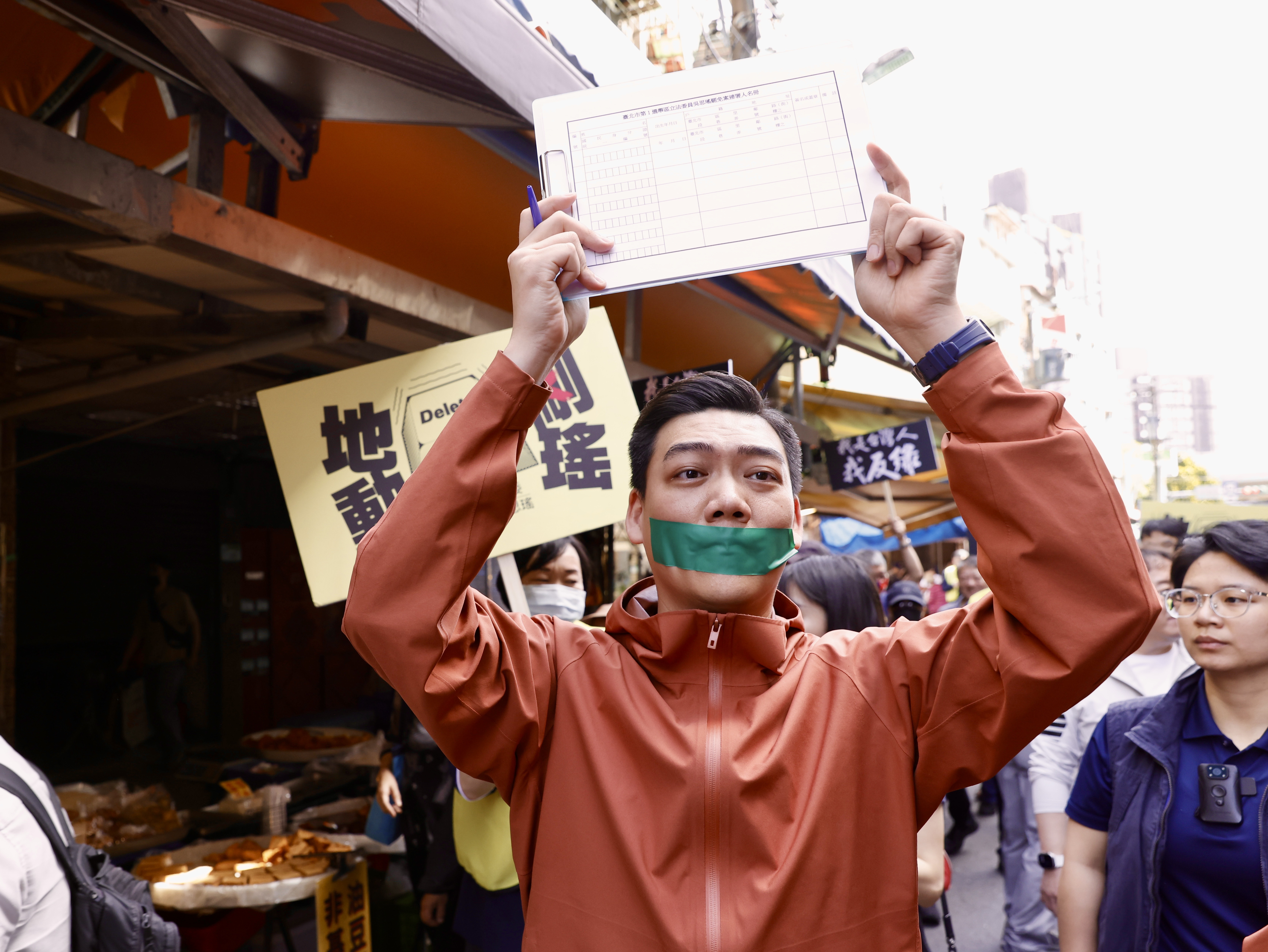 賴苡任曾號召罷免綠委吳思瑤，然而最後不僅以失敗告終，也因為涉嫌偽造文書被起訴。（本刊資料照）