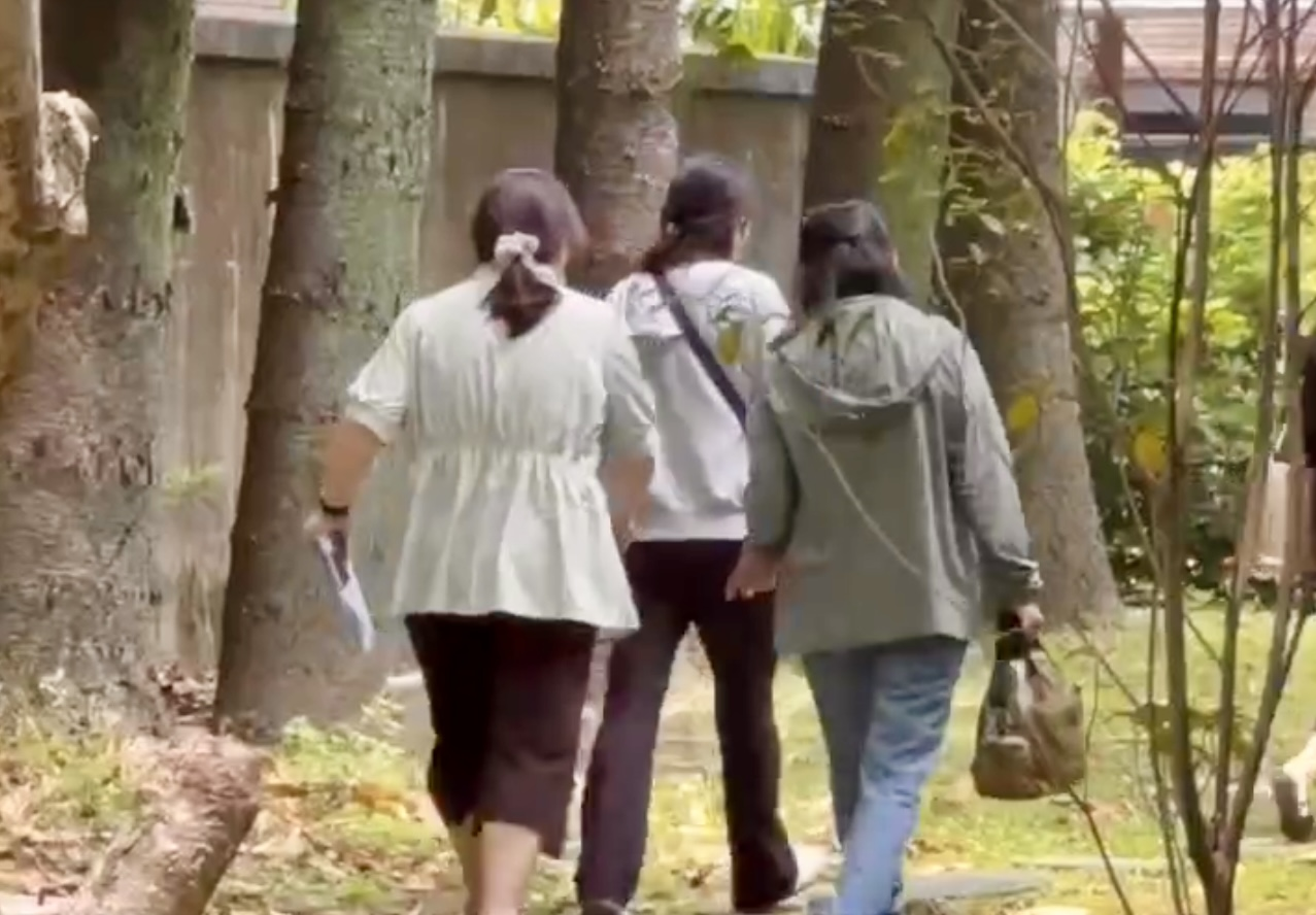 剴剴的外婆（中）今出庭控保母可恥、不能原諒。（讀者提供）