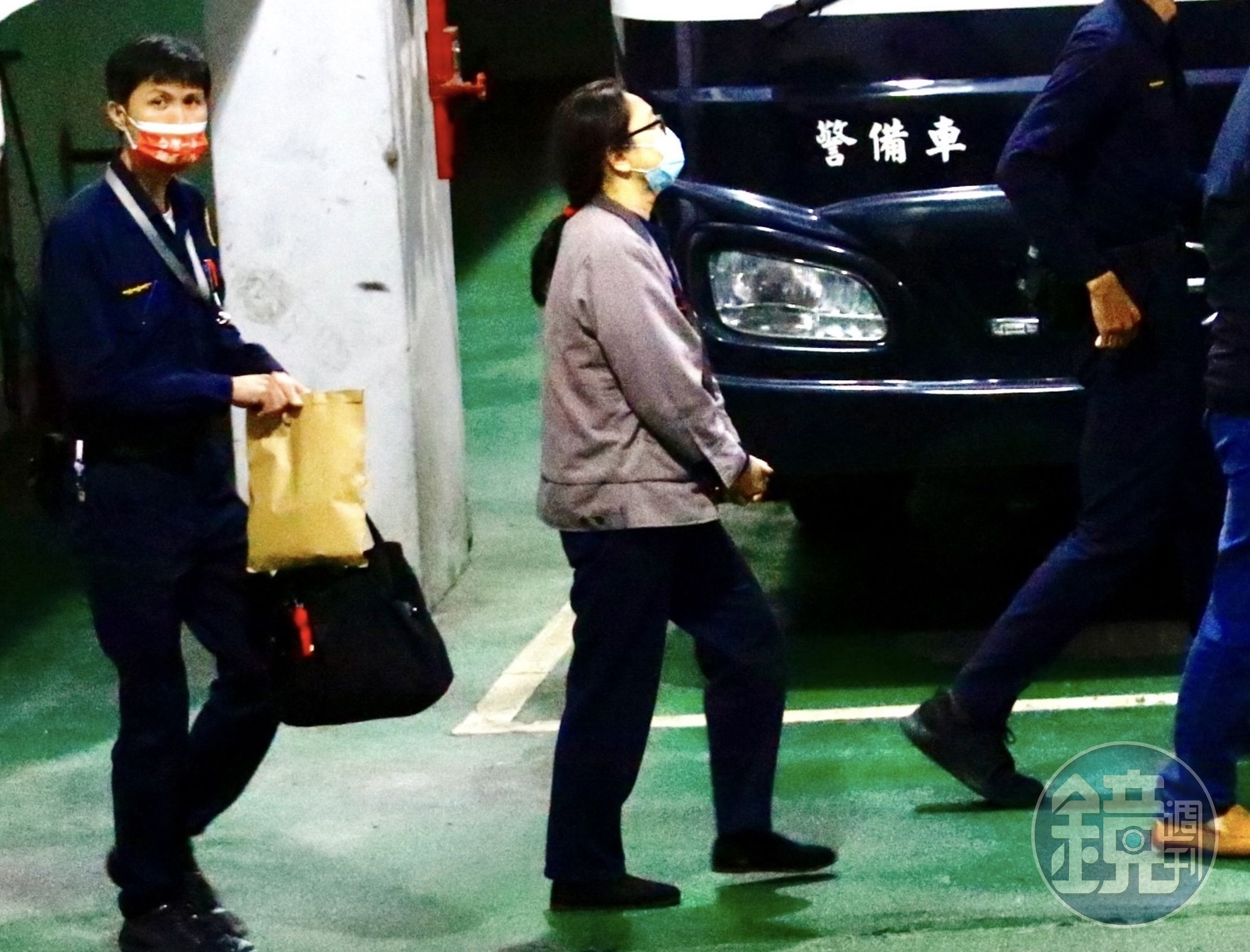 保母劉彩萱(中)與妹妹劉若琳凌虐剴剴致死案起訴,將由台北地院國民法官庭審理。