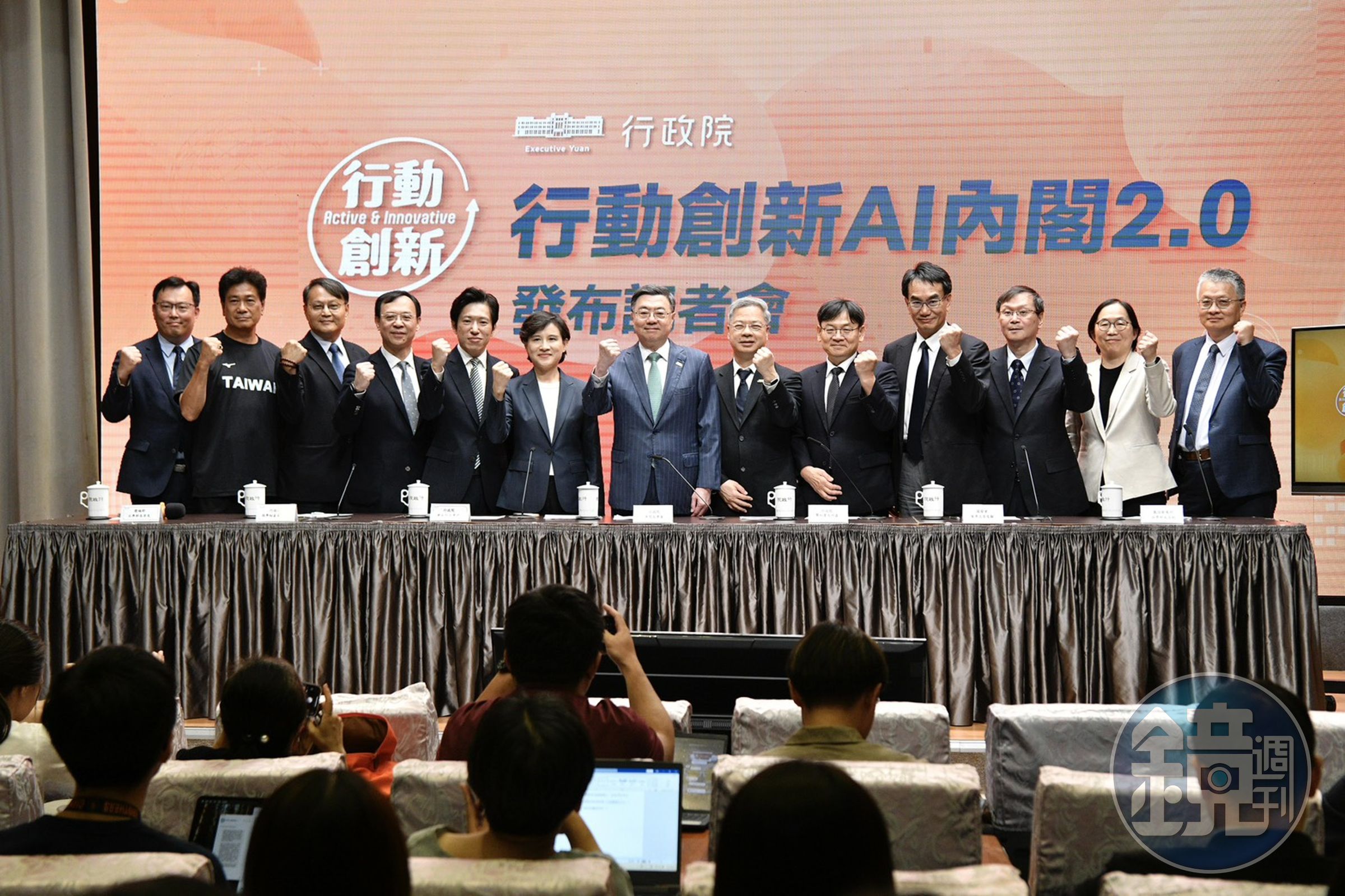 行政院長卓榮泰今日公布了布內閣團隊調整並介紹新入閣的成員。(鏡報李智為)